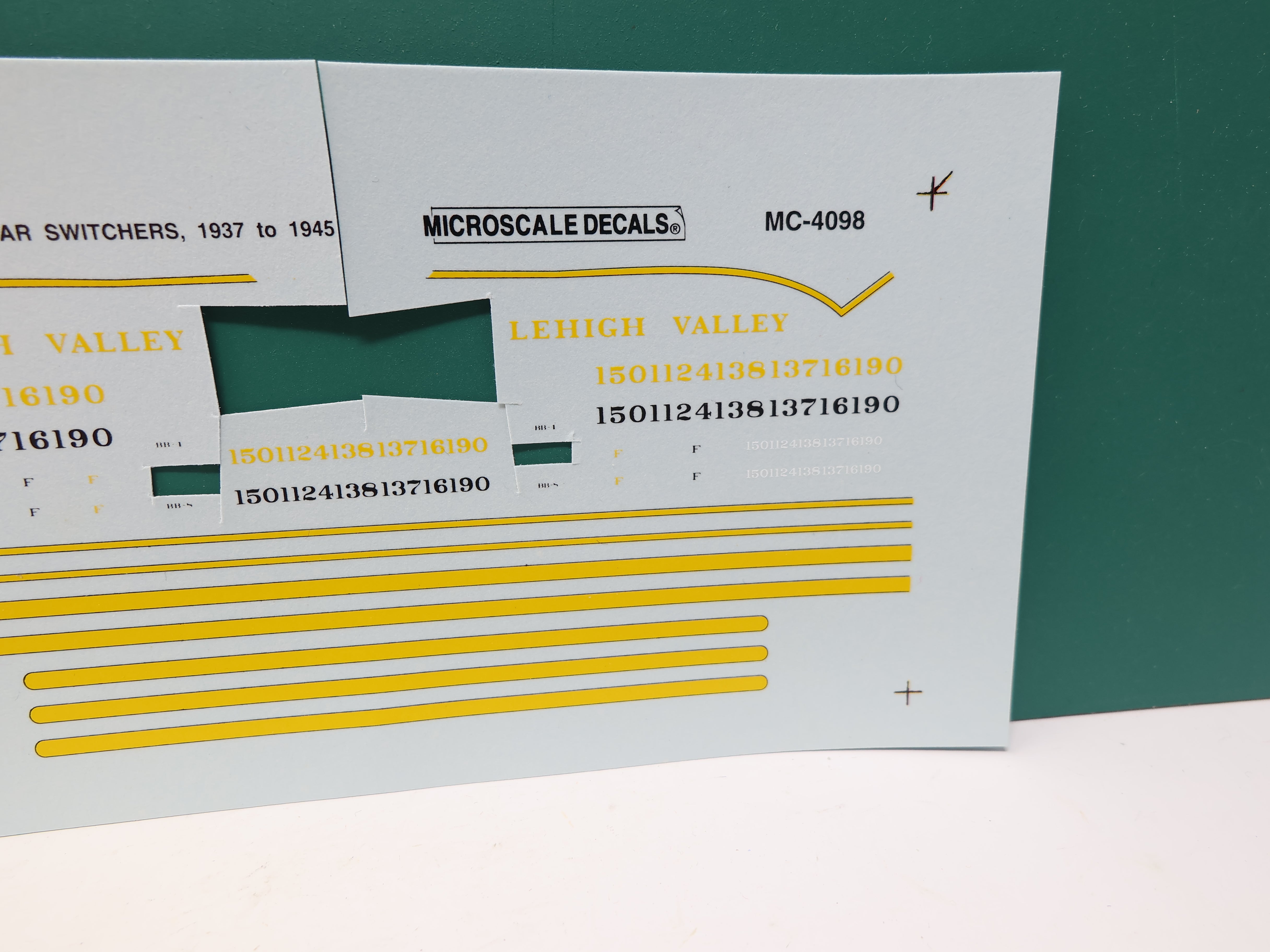 USED MICROSCALE MC-4098 HO Scale, Lehigh Valley Pre War Switchers Decals 1937-45