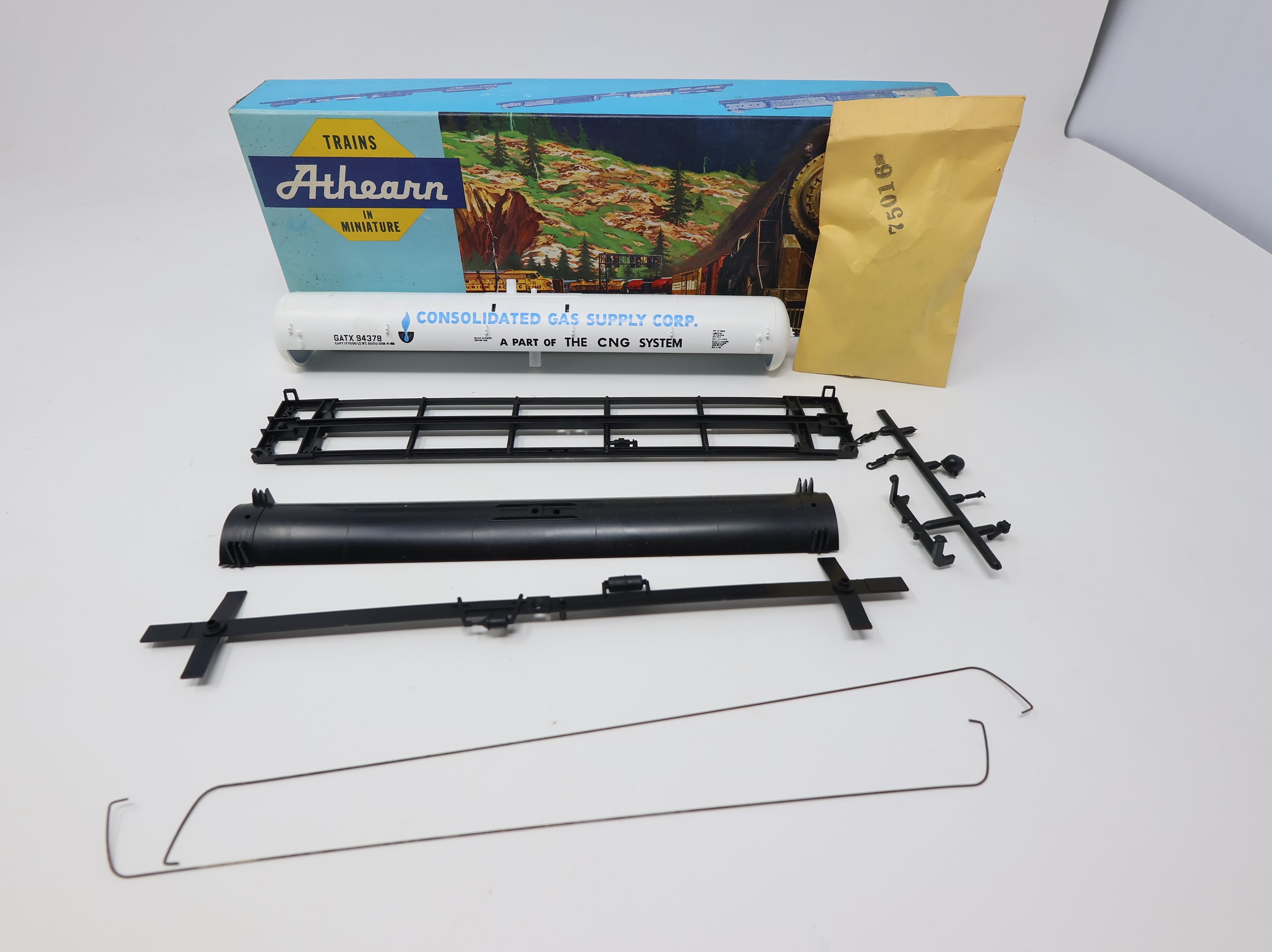 USED Athearn 1530 HO Scale 62' Tank Car Consolidated Gas Supply GATX #94378 KIT