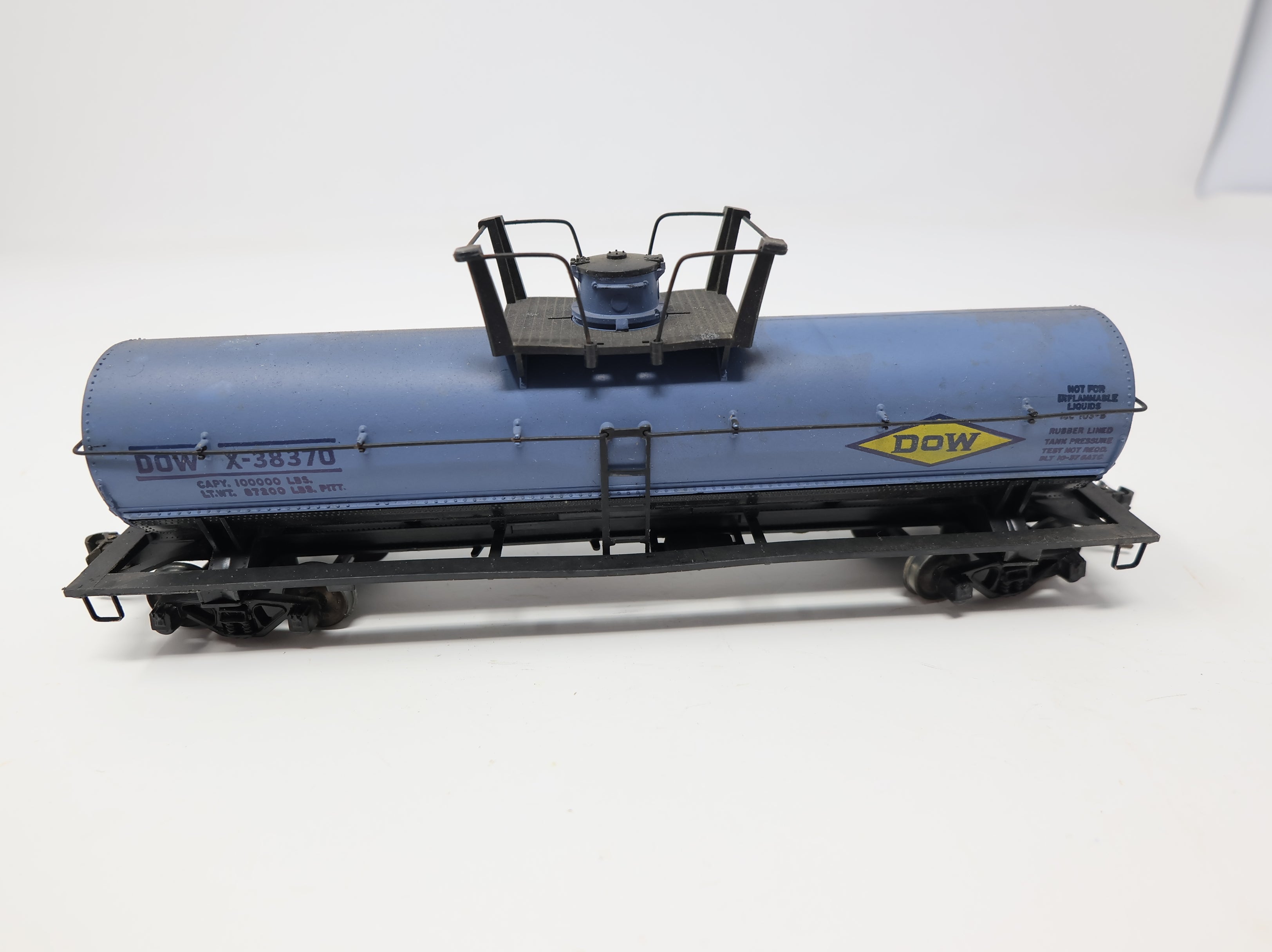 USED Athearn HO Scale Chemical Tank Car DOW #X-38370