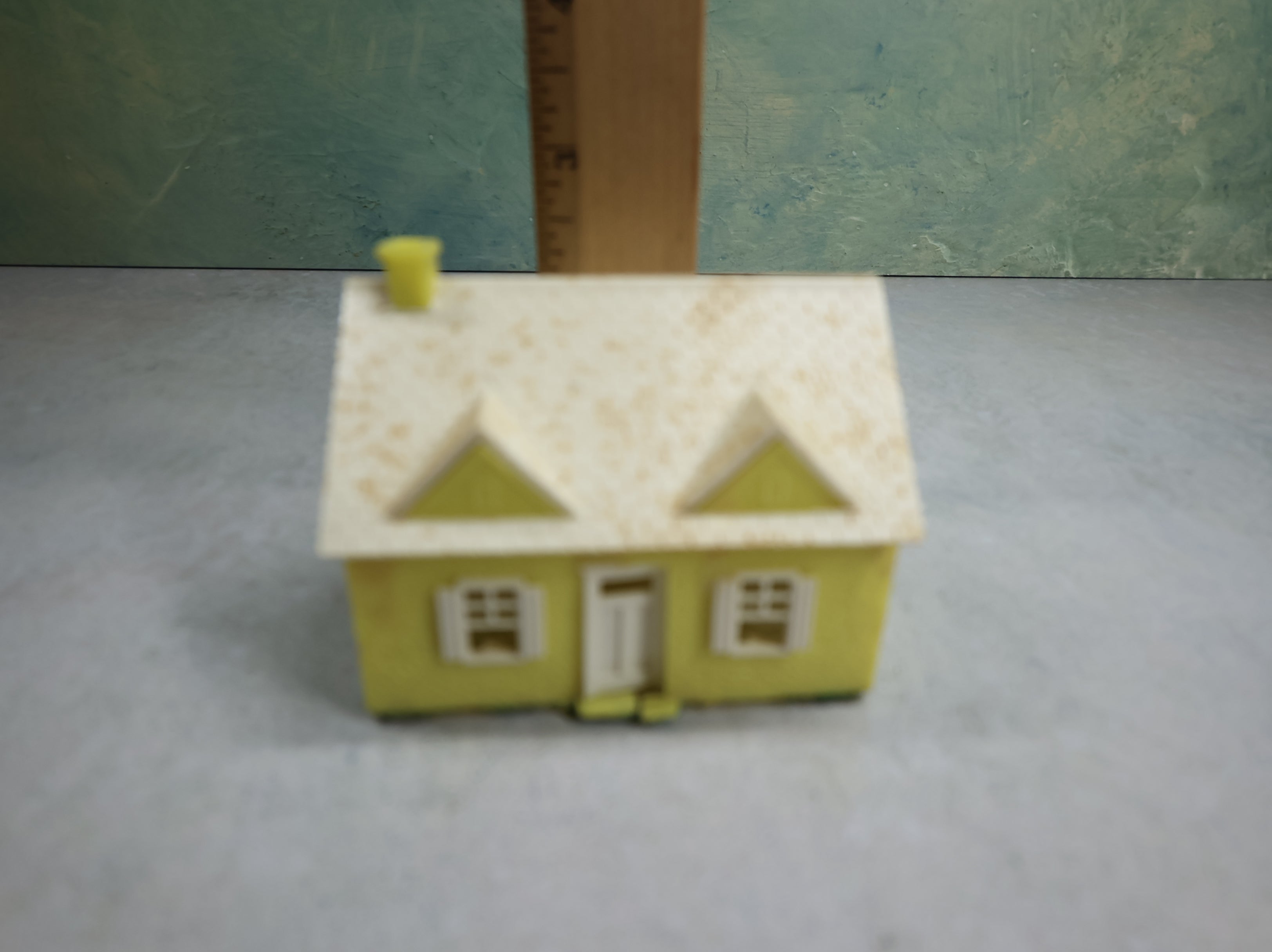 USED Bachmann Plasticville HO Scale Small Yellow and White Home