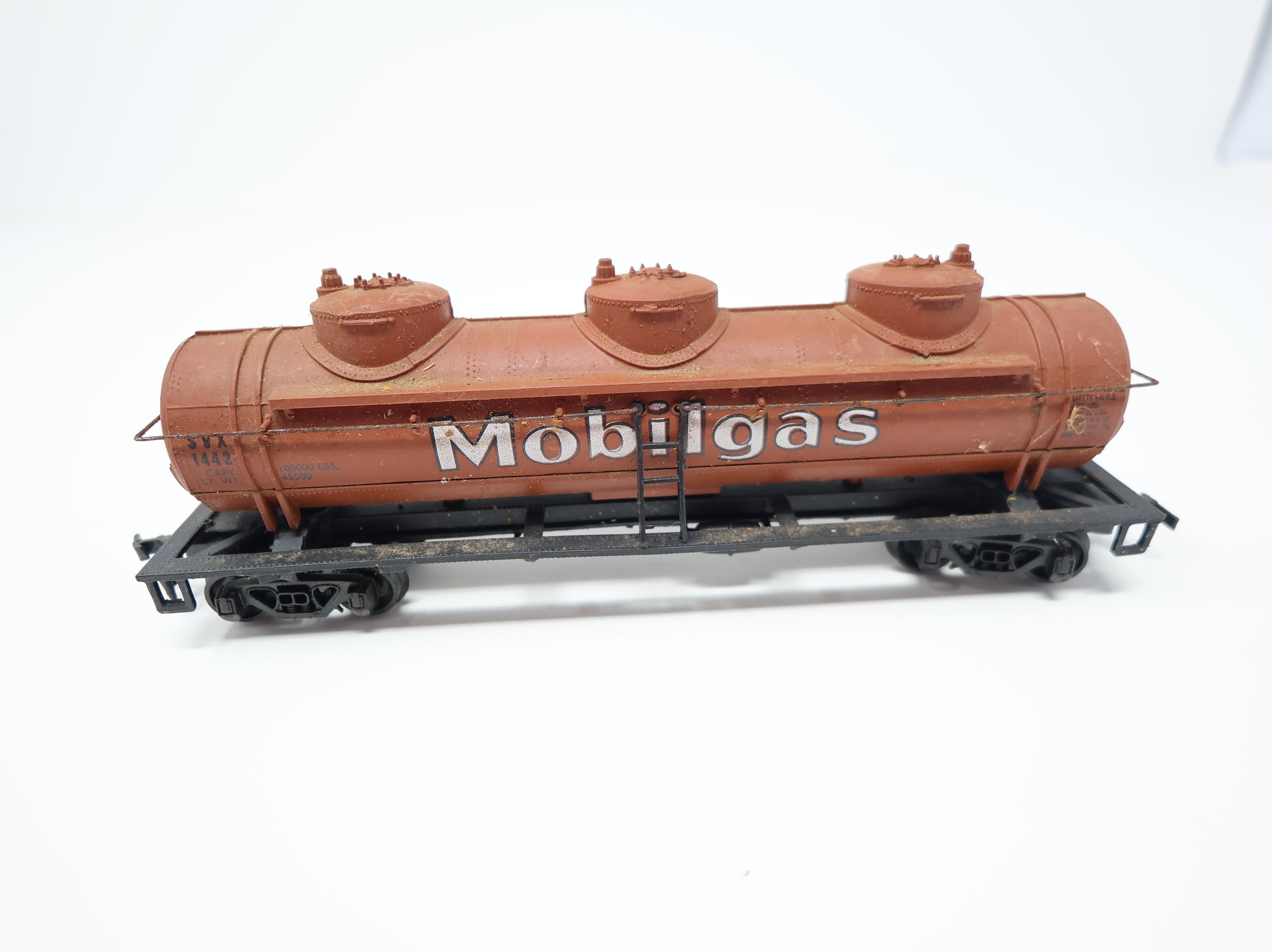 USED AHM HO Scale Triple Dome Tank Car Mobilgas SVX #1442