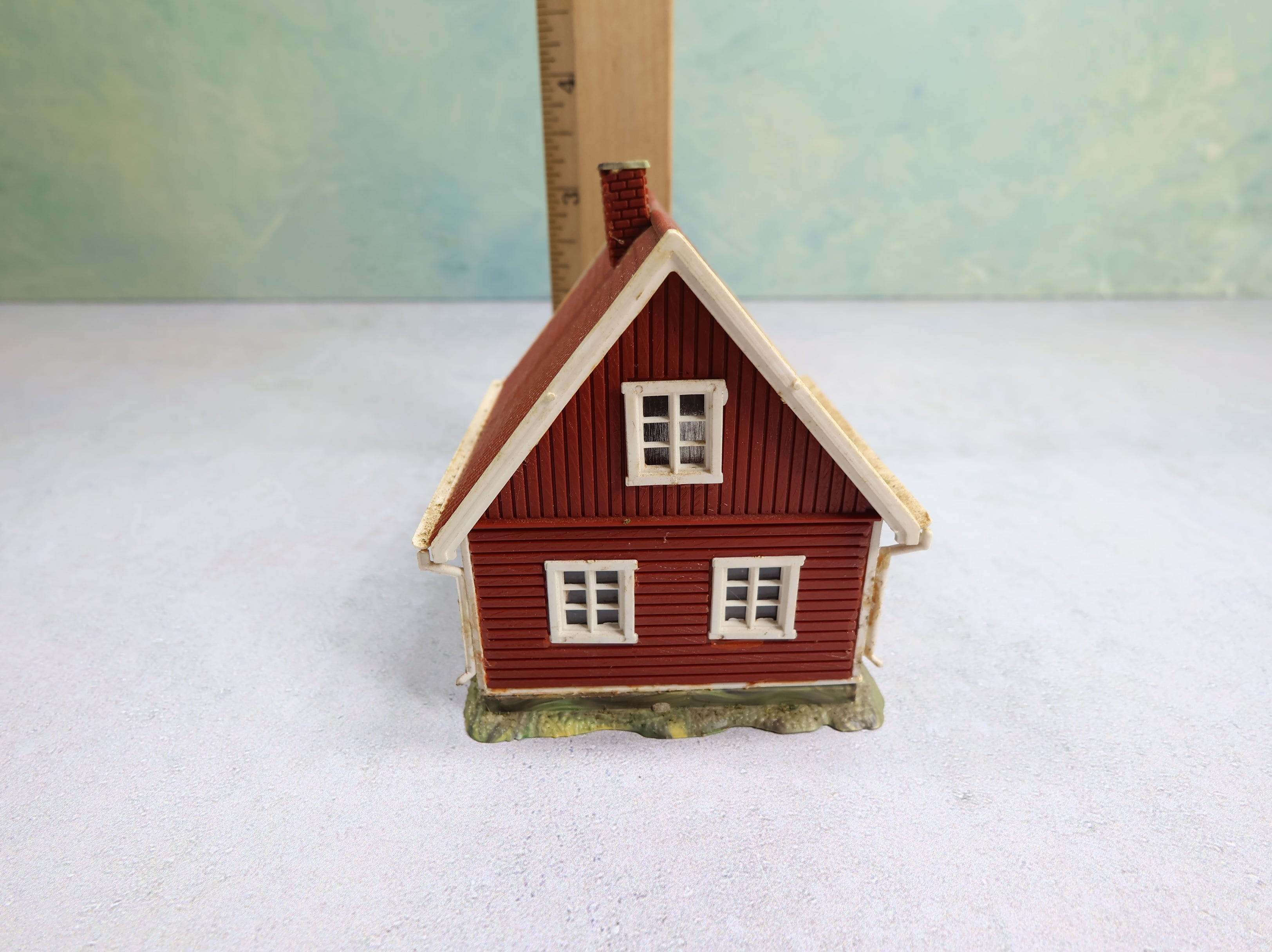 USED Heljan HO Scale Red House