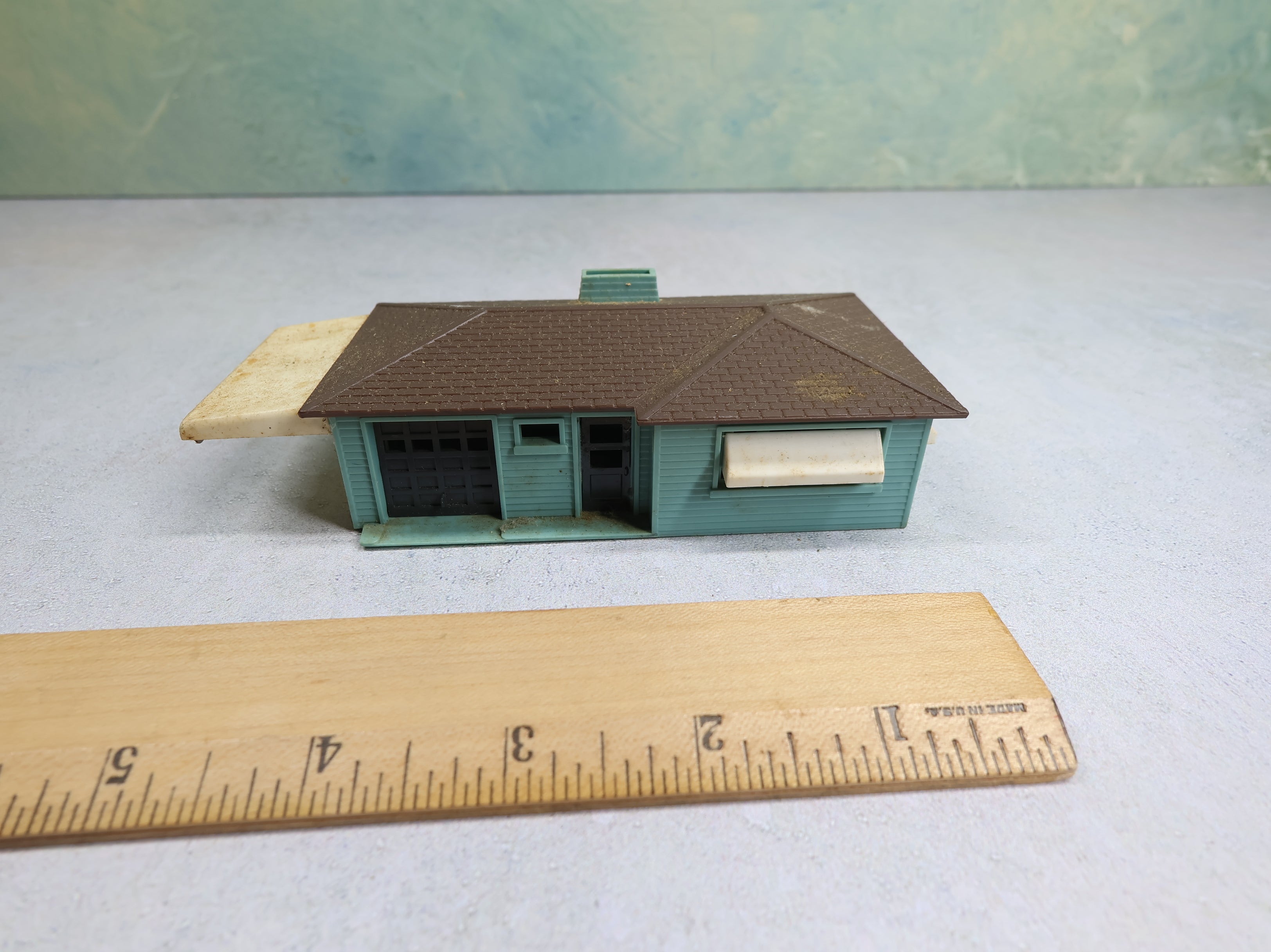 USED Bachmann Plasticville HO Scale Blue Ranch Home