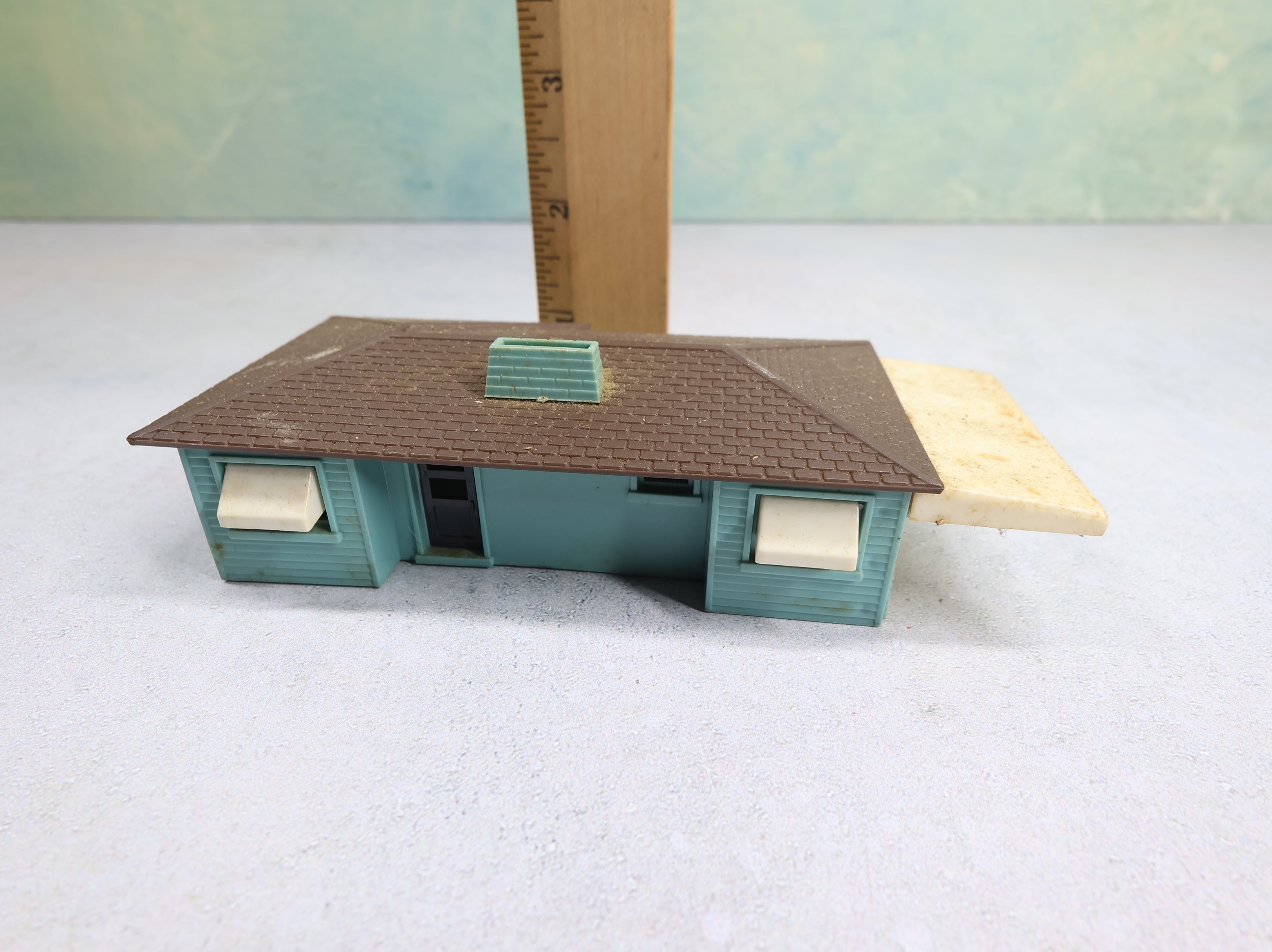 USED Bachmann Plasticville HO Scale Blue Ranch Home