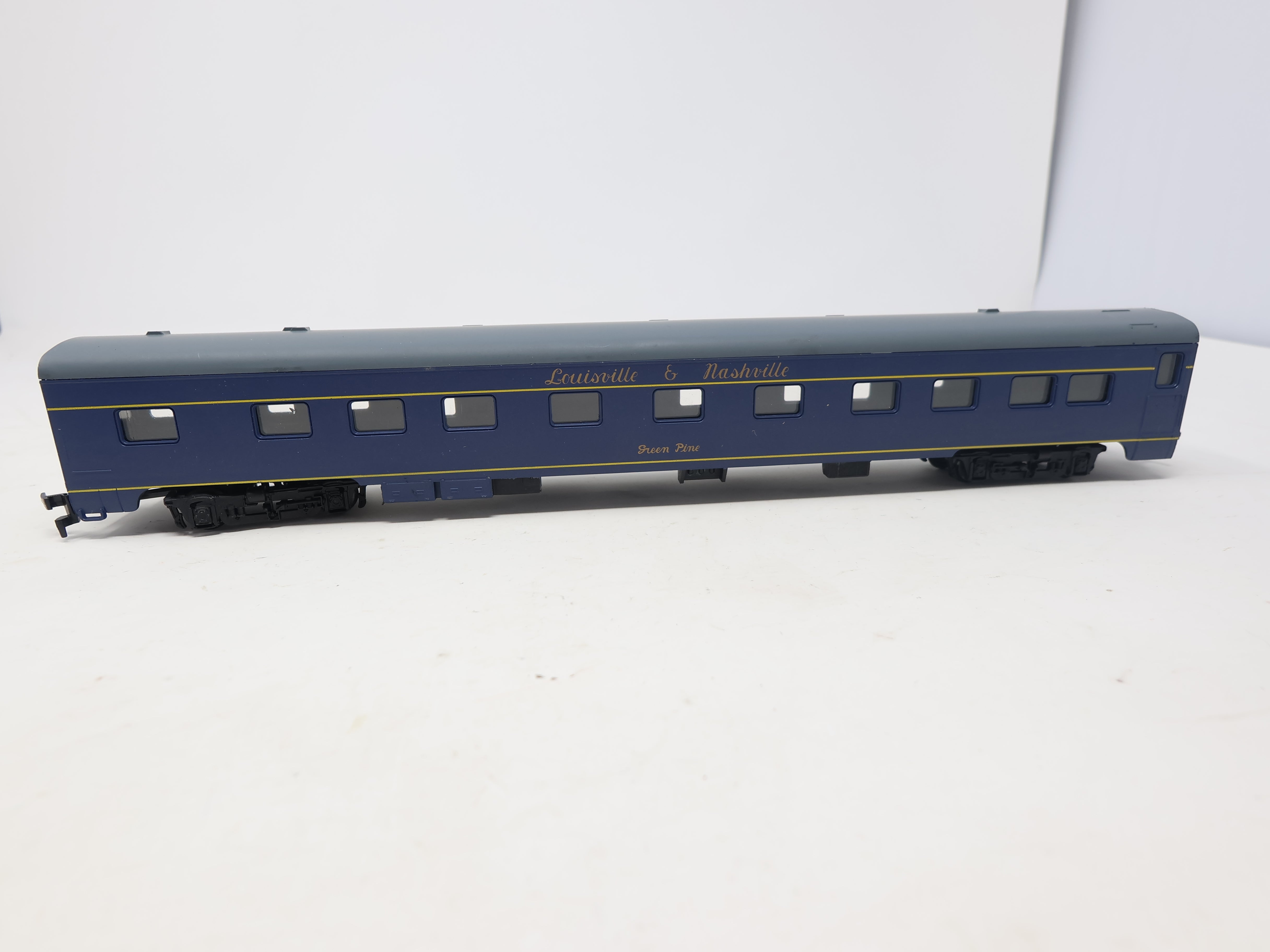 USED Rivarossi HO Scale, Passenger Car, Louisville & Nashville , Green Pine