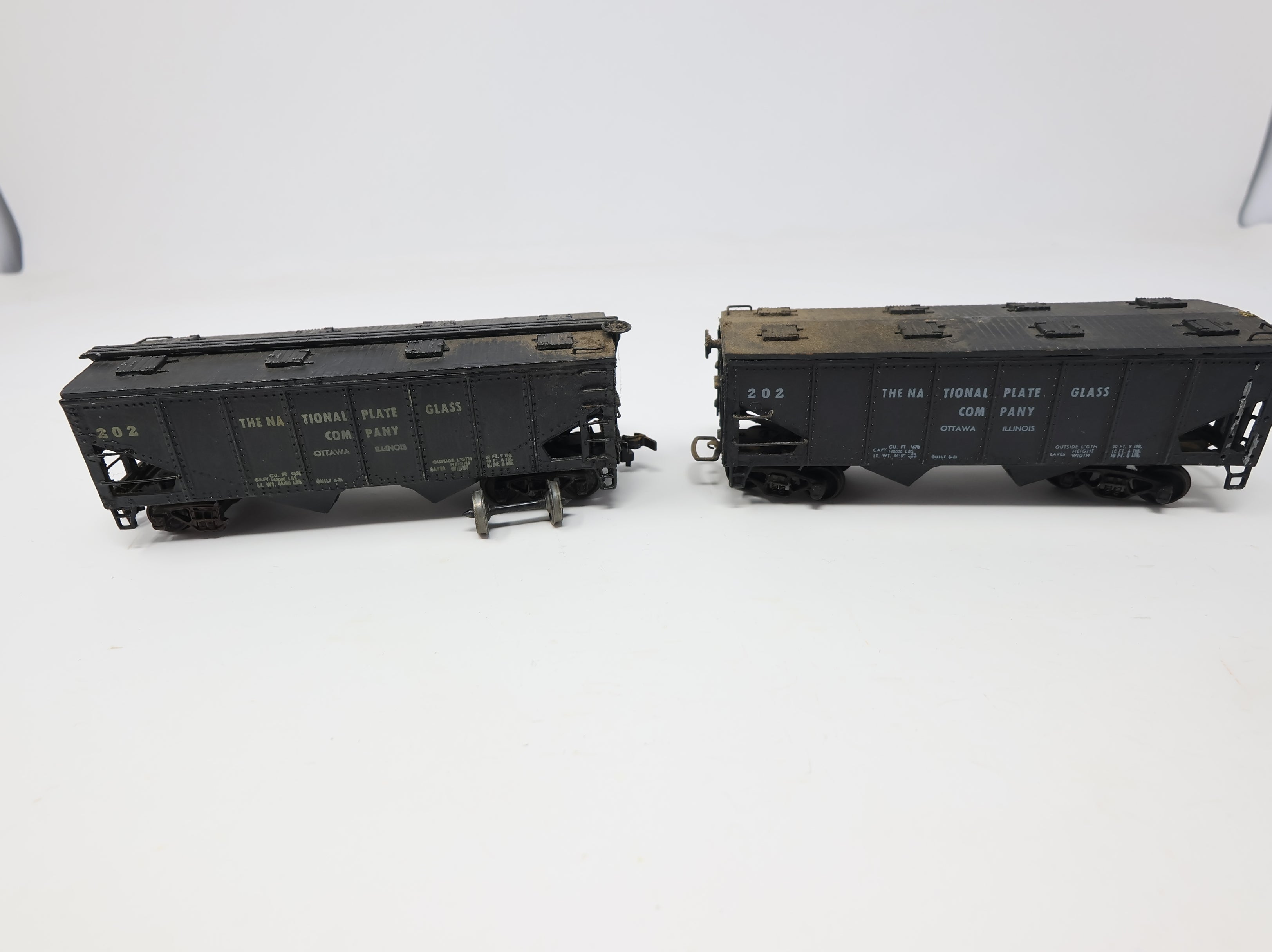 USED Varney HO Scale 2 Bay Covered Hopper National Plate Glass Co #202 Metal Rough (2 pcs)