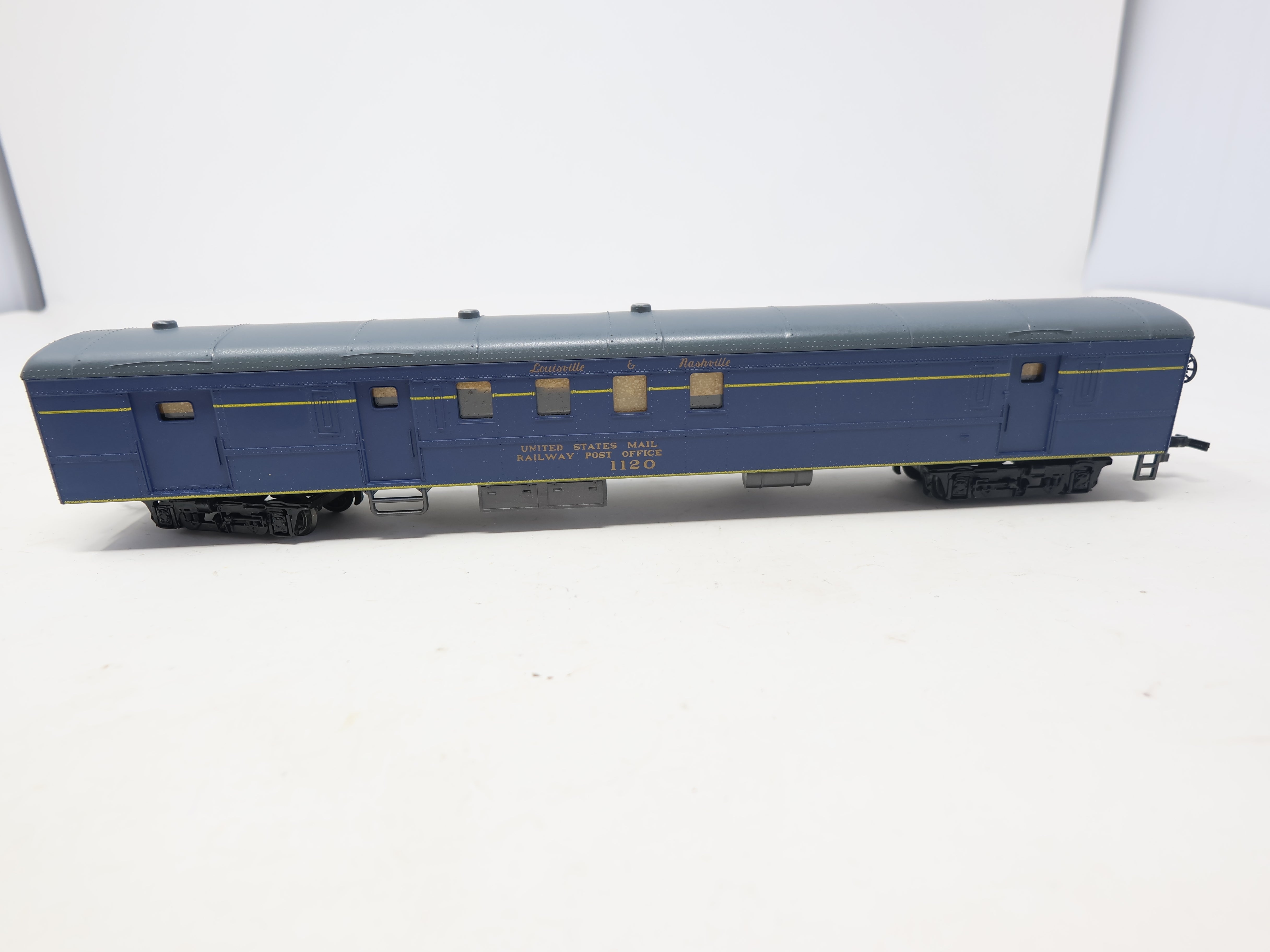 USED Rivarossi HO Scale, Passenger Car RPO, Louisville & Nashville #1120