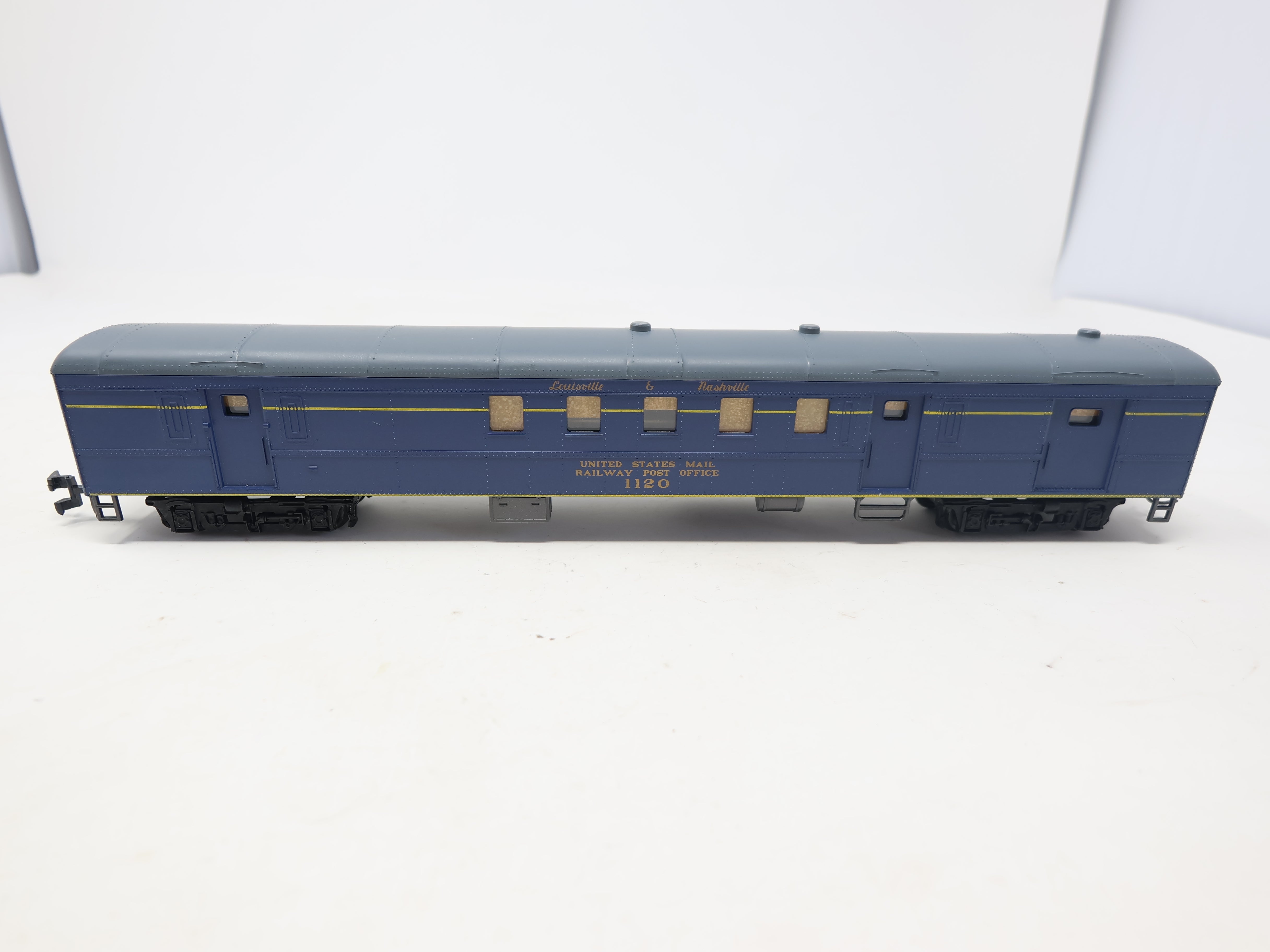 USED Rivarossi HO Scale, Passenger Car RPO, Louisville & Nashville #1120