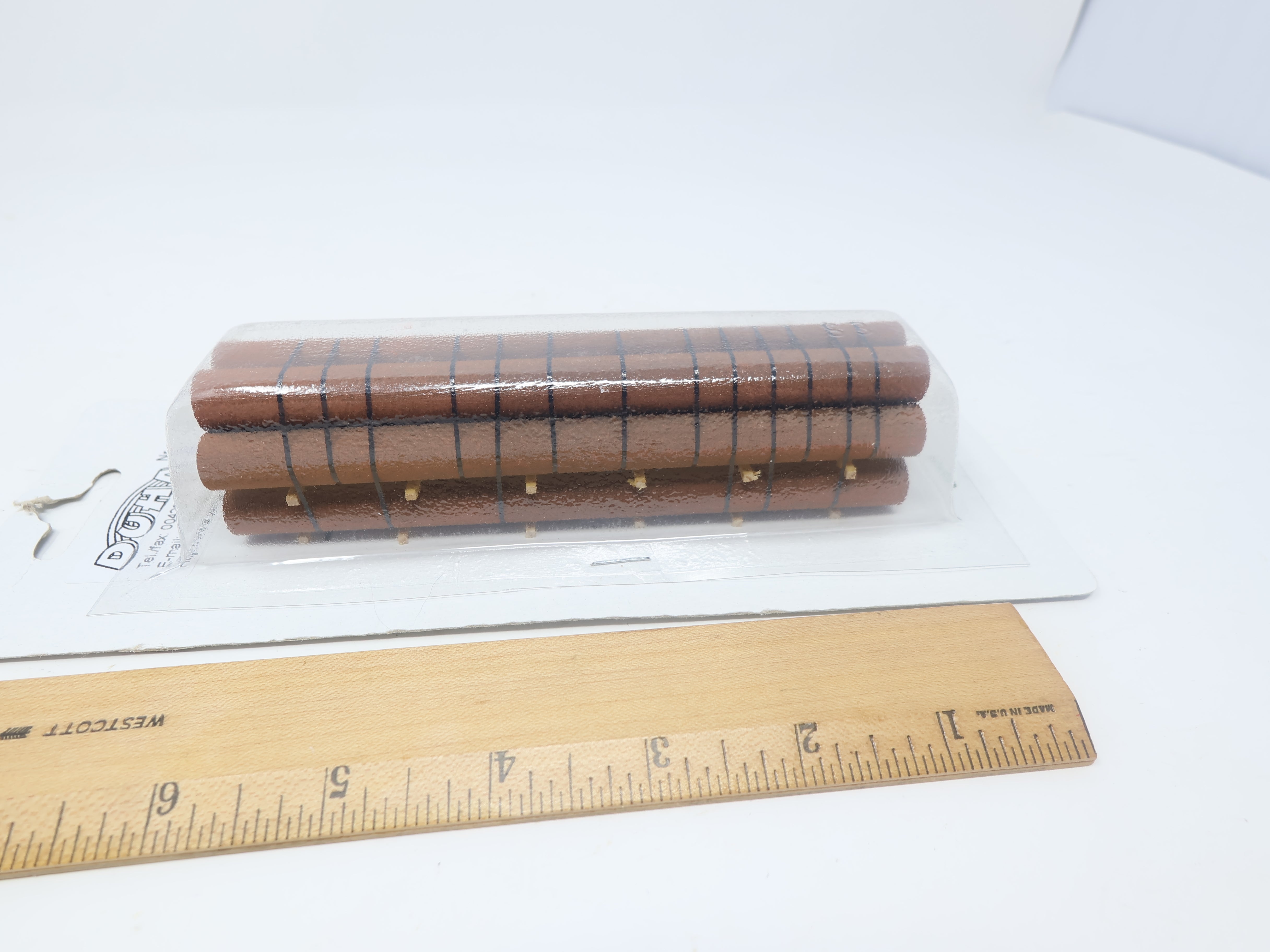 DUHA 11541 HO Scale, Large Rusty Pipe Load on Pallet