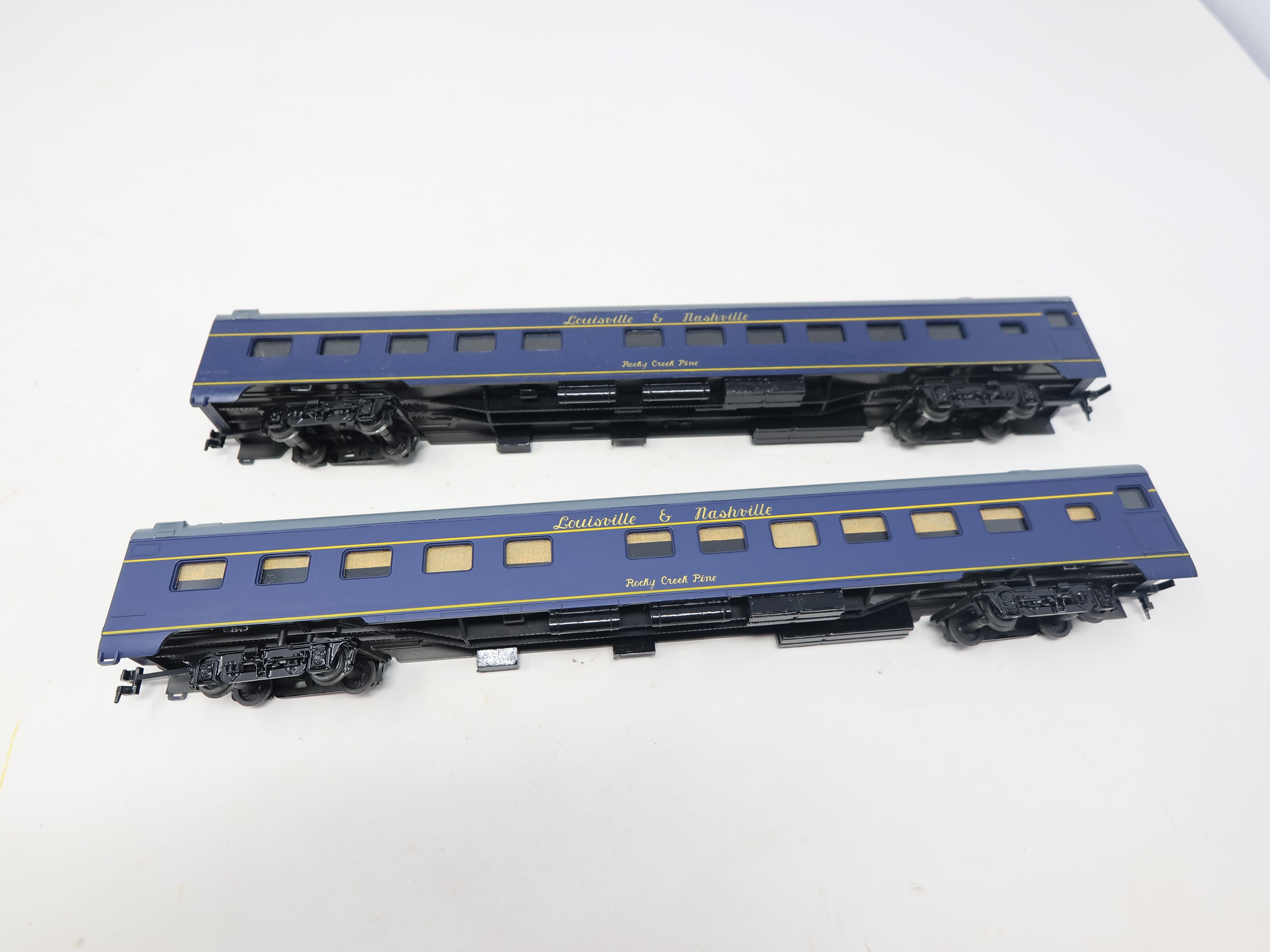 USED Rivarossi HO Scale, Lot of 2 Passenger Car, Louisville & Nashville , Rocky Creek Pine