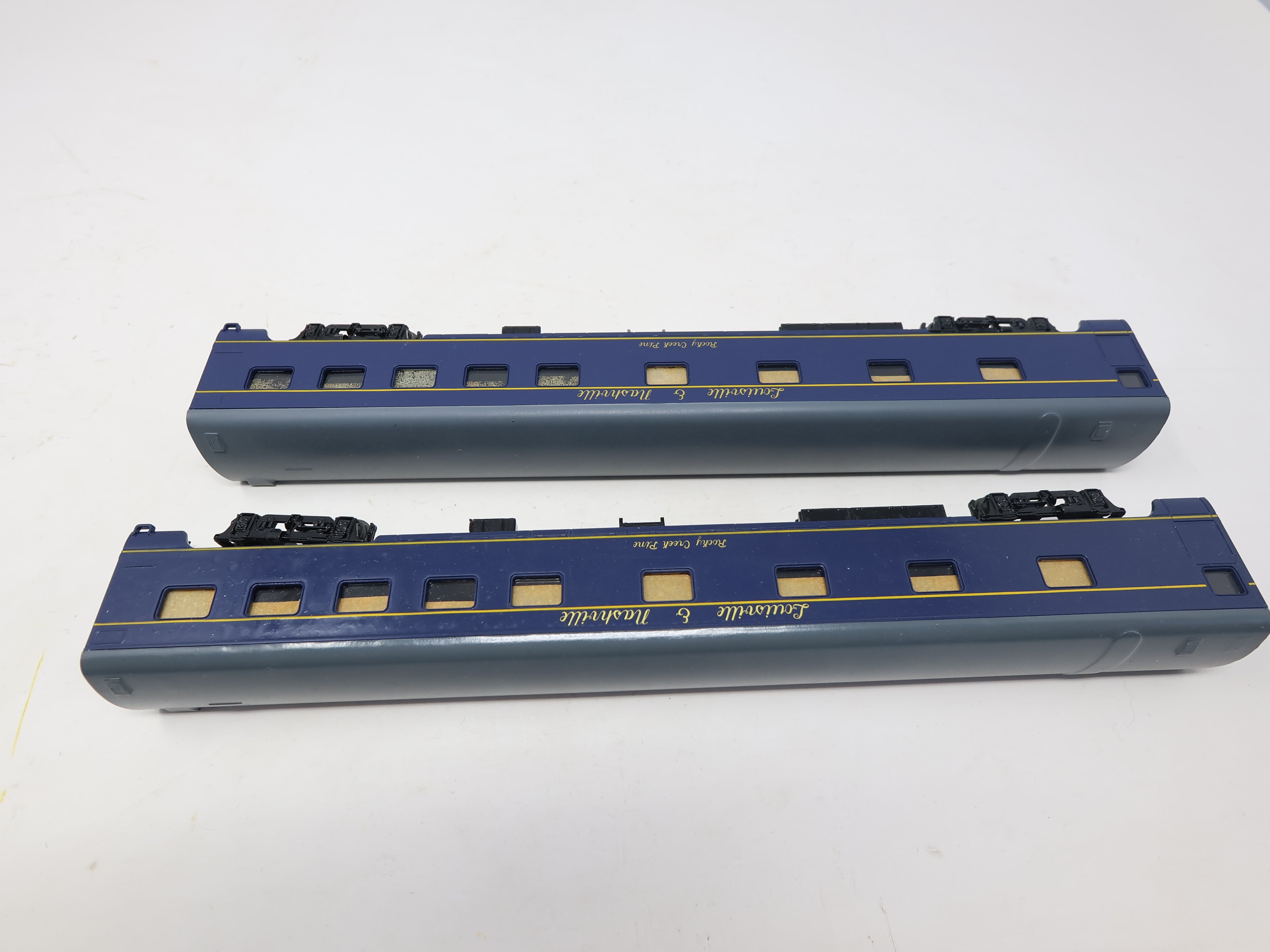 USED Rivarossi HO Scale, Lot of 2 Passenger Car, Louisville & Nashville , Rocky Creek Pine