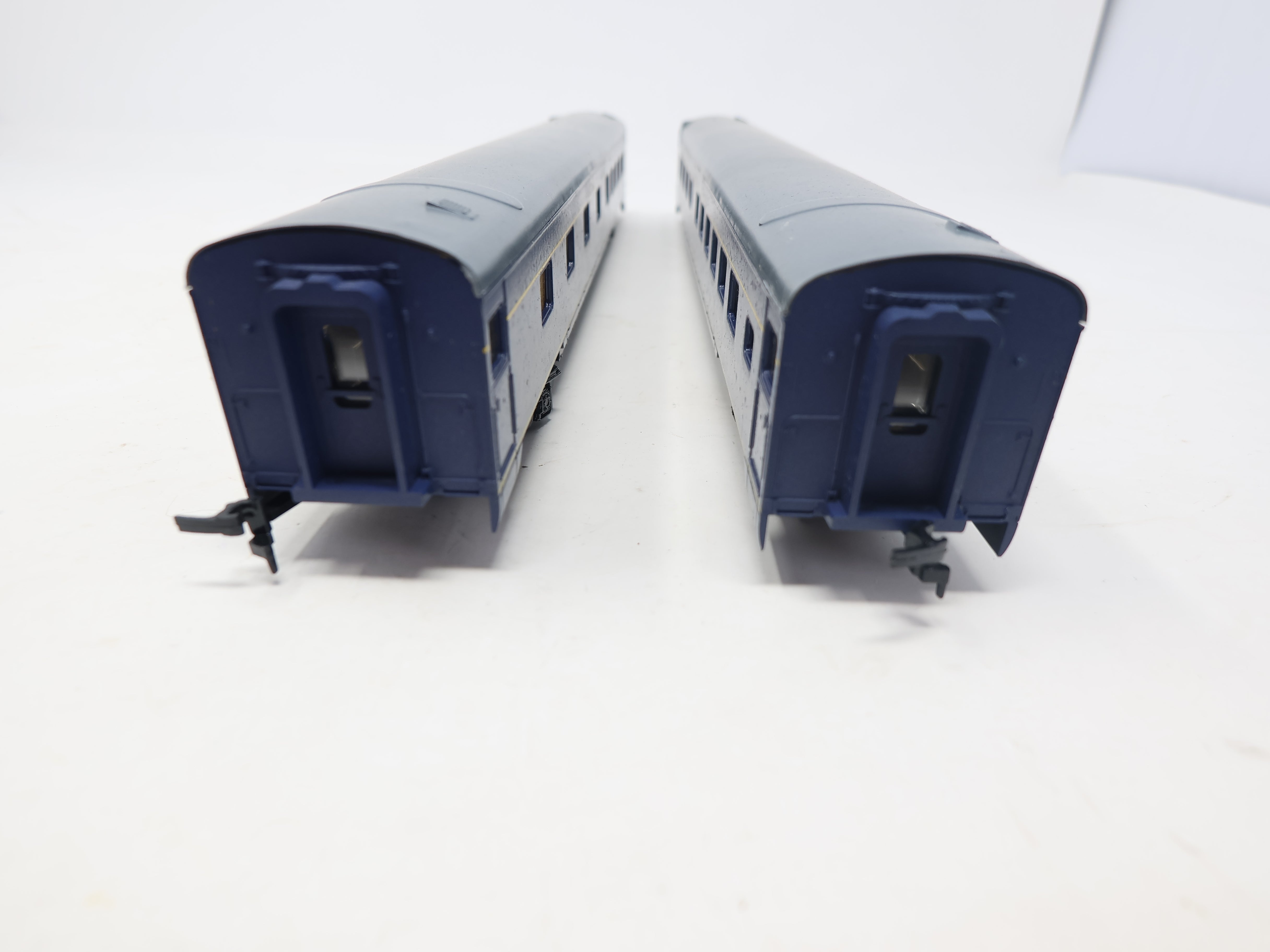 USED Rivarossi HO Scale, Lot of 2 Passenger Car, Louisville & Nashville , Rocky Creek Pine