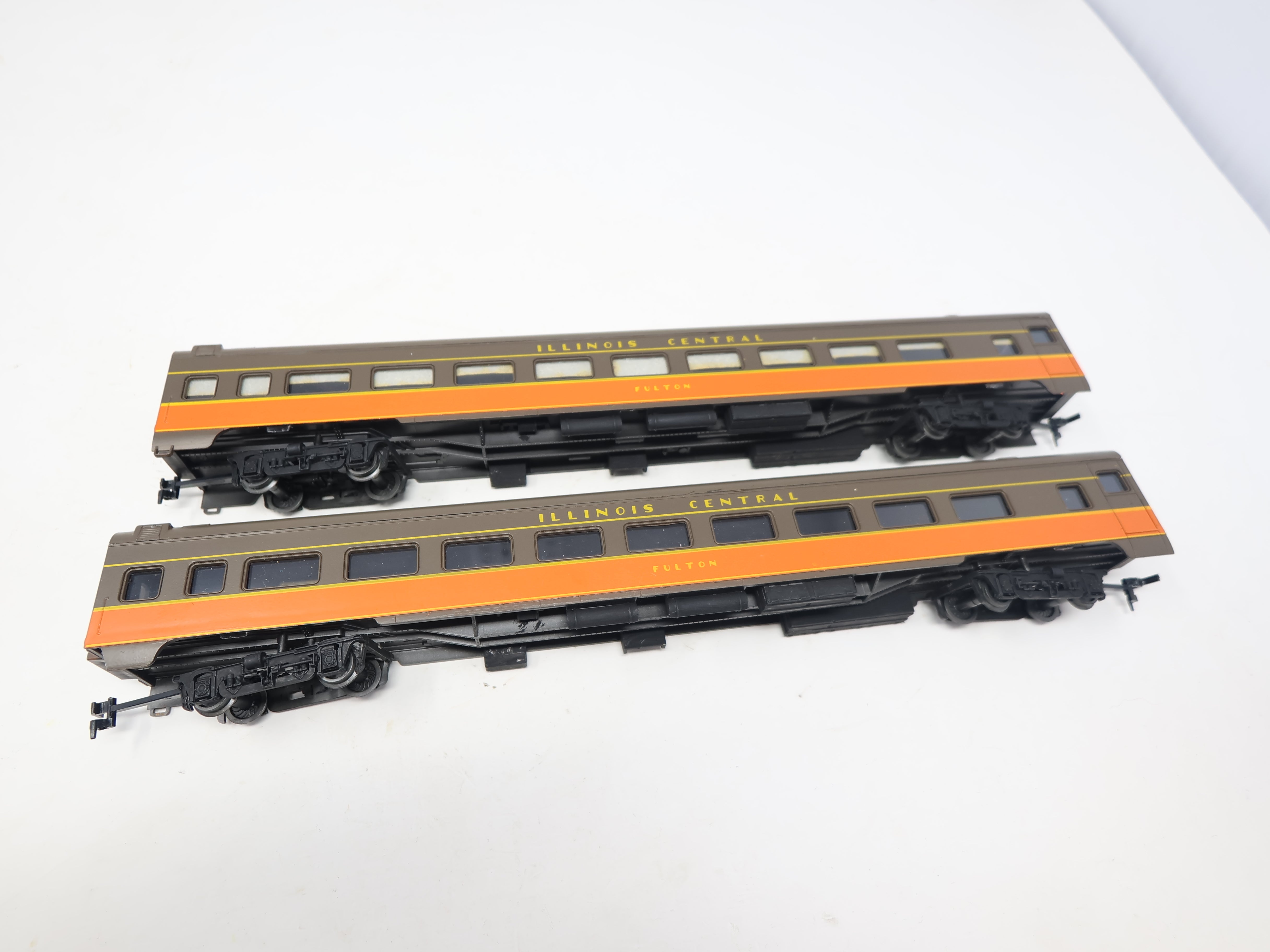 USED Rivarossi HO Scale, Lot of 2 Passenger Car, Illinois Central , Fulton