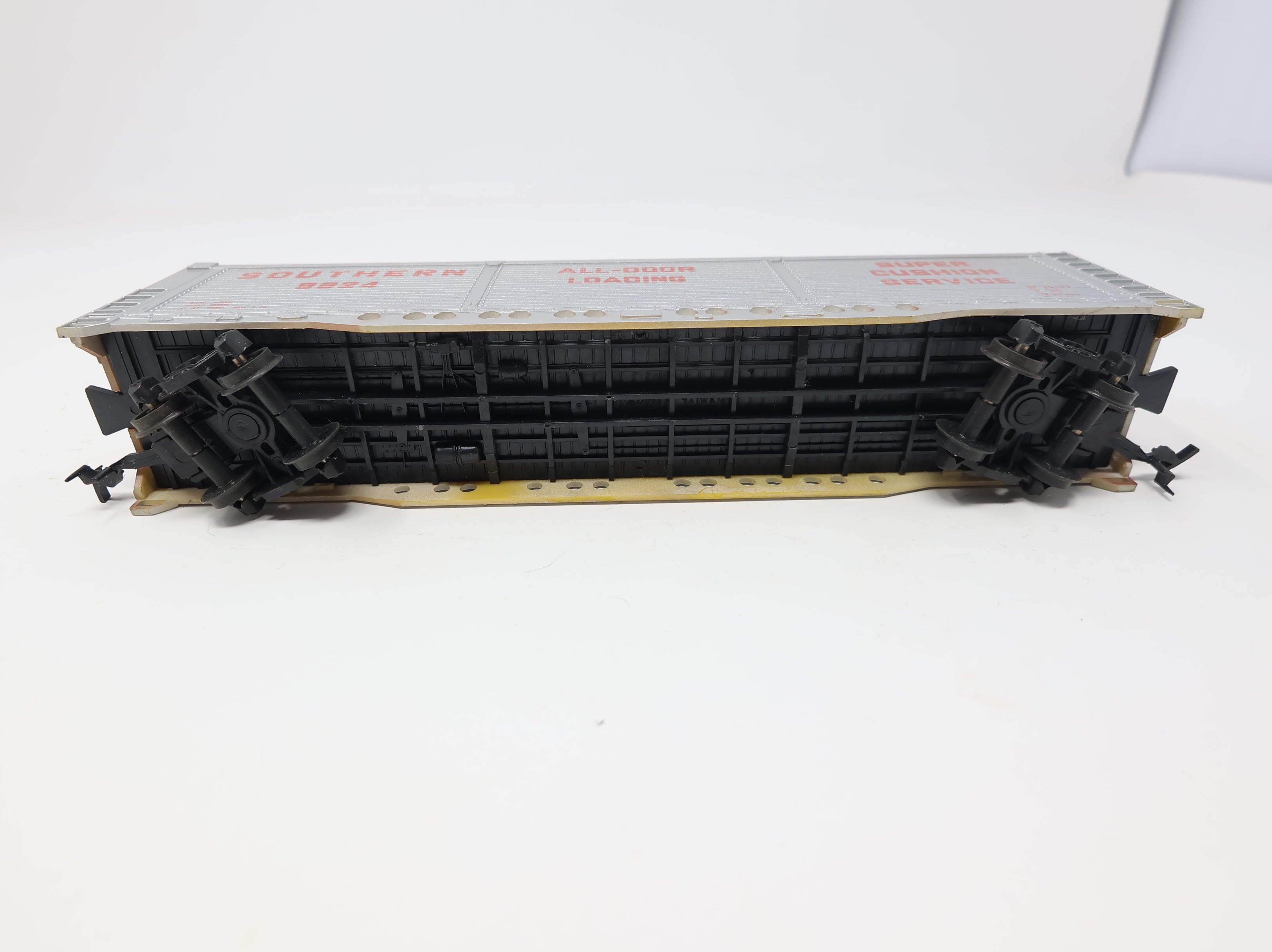 USED AHM HO Scale All-Door Box Car Southern #9924