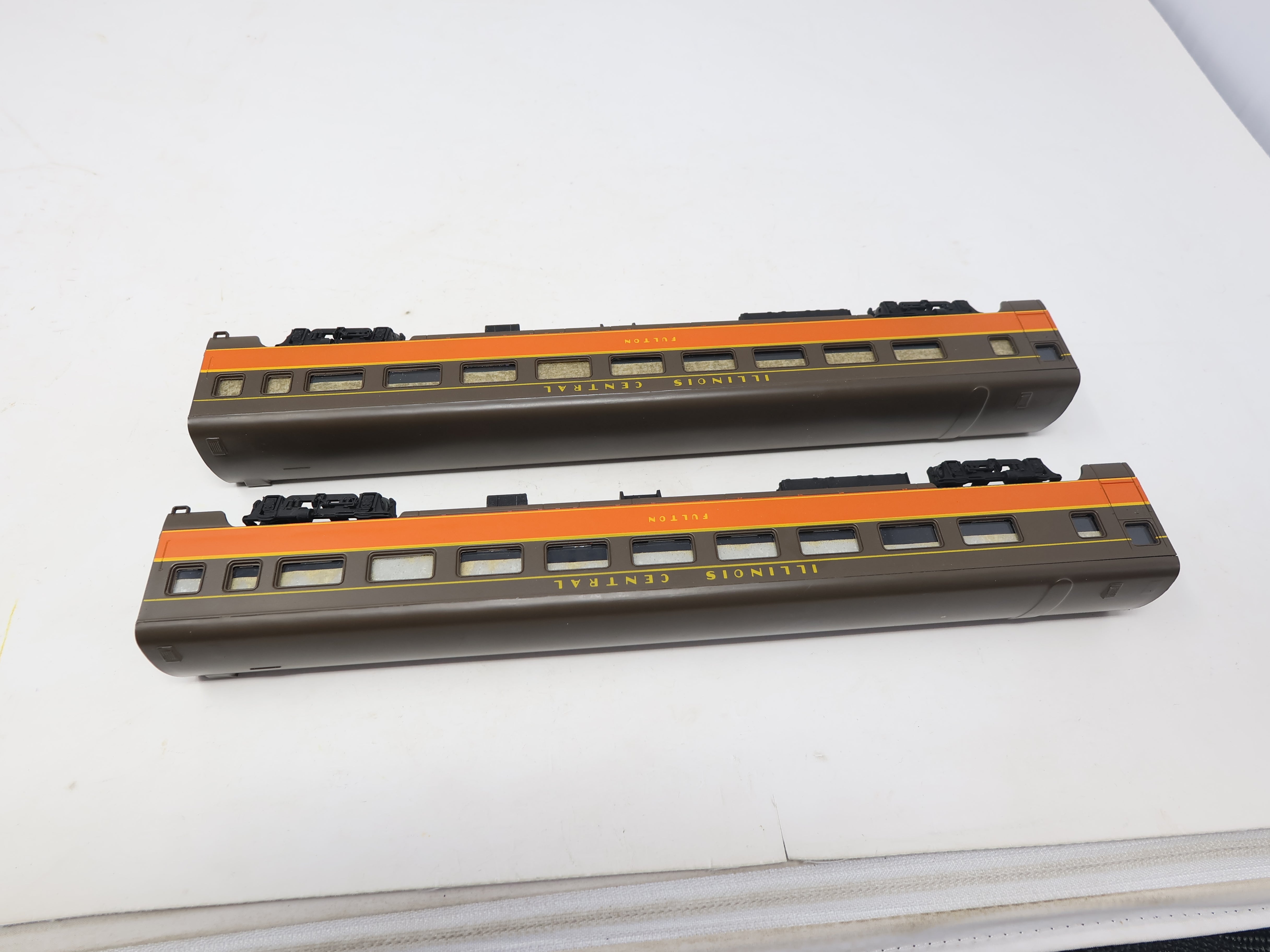 USED Rivarossi HO Scale, Lot of 2 Passenger Car, Illinois Central , Fulton