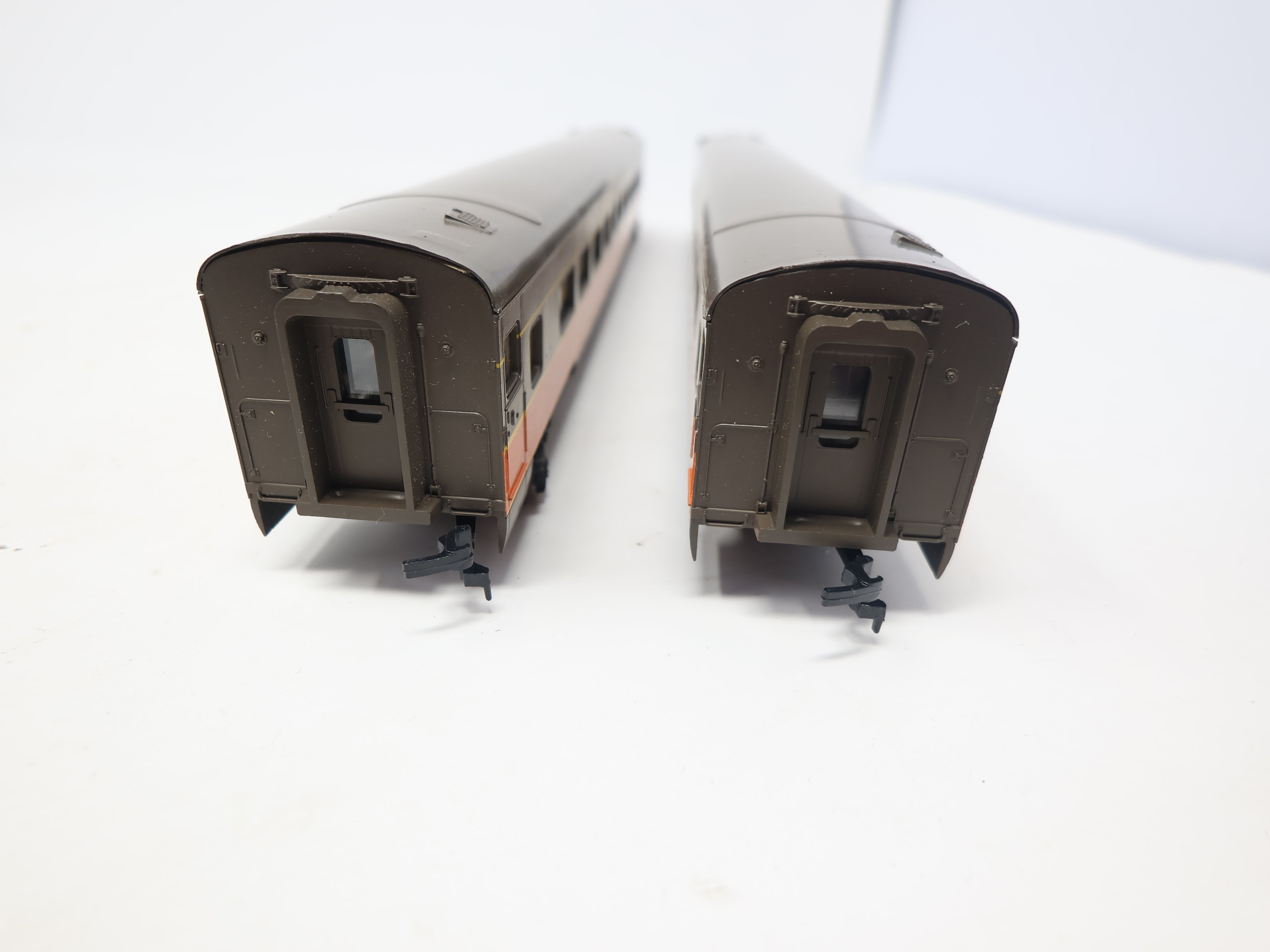 USED Rivarossi HO Scale, Lot of 2 Passenger Car, Illinois Central , Fulton