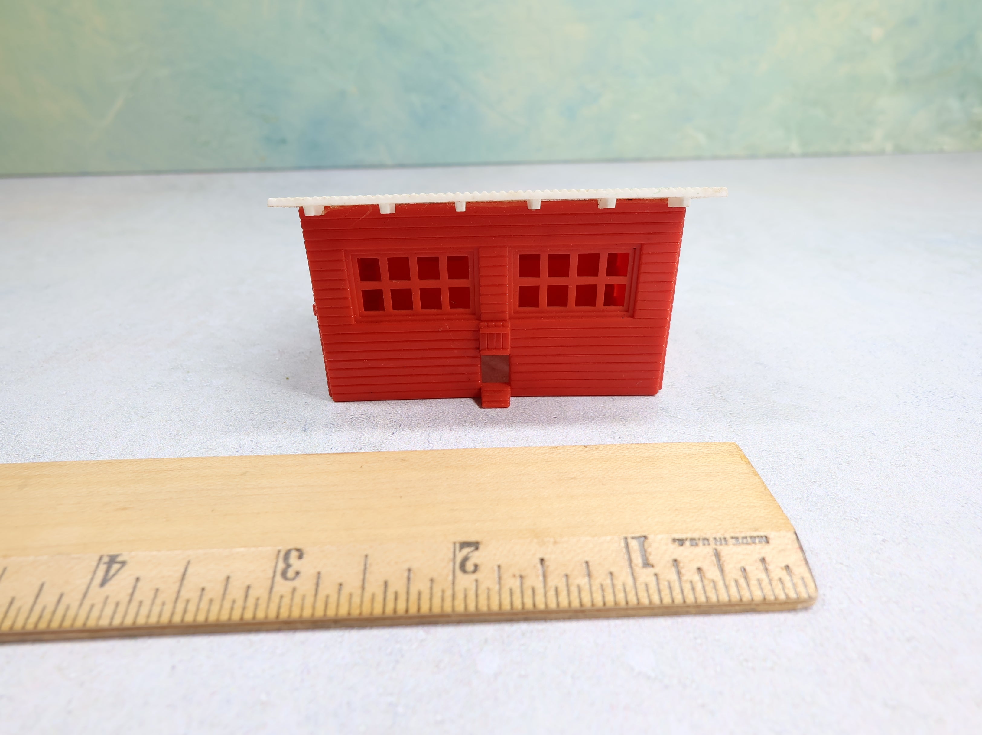 USED Bachmann Plasticville HO Scale Little Red Shed