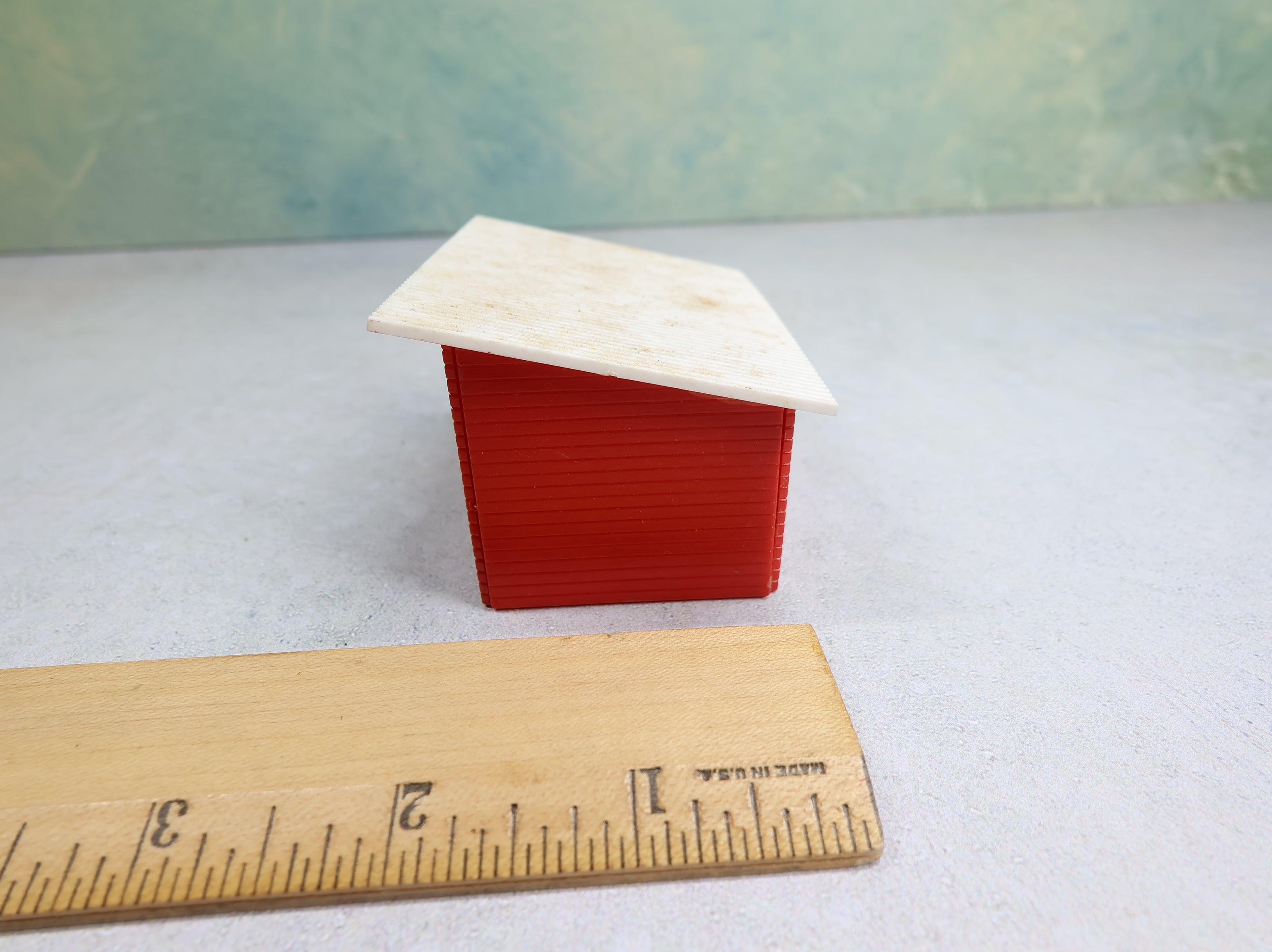 USED Bachmann Plasticville HO Scale Little Red Shed