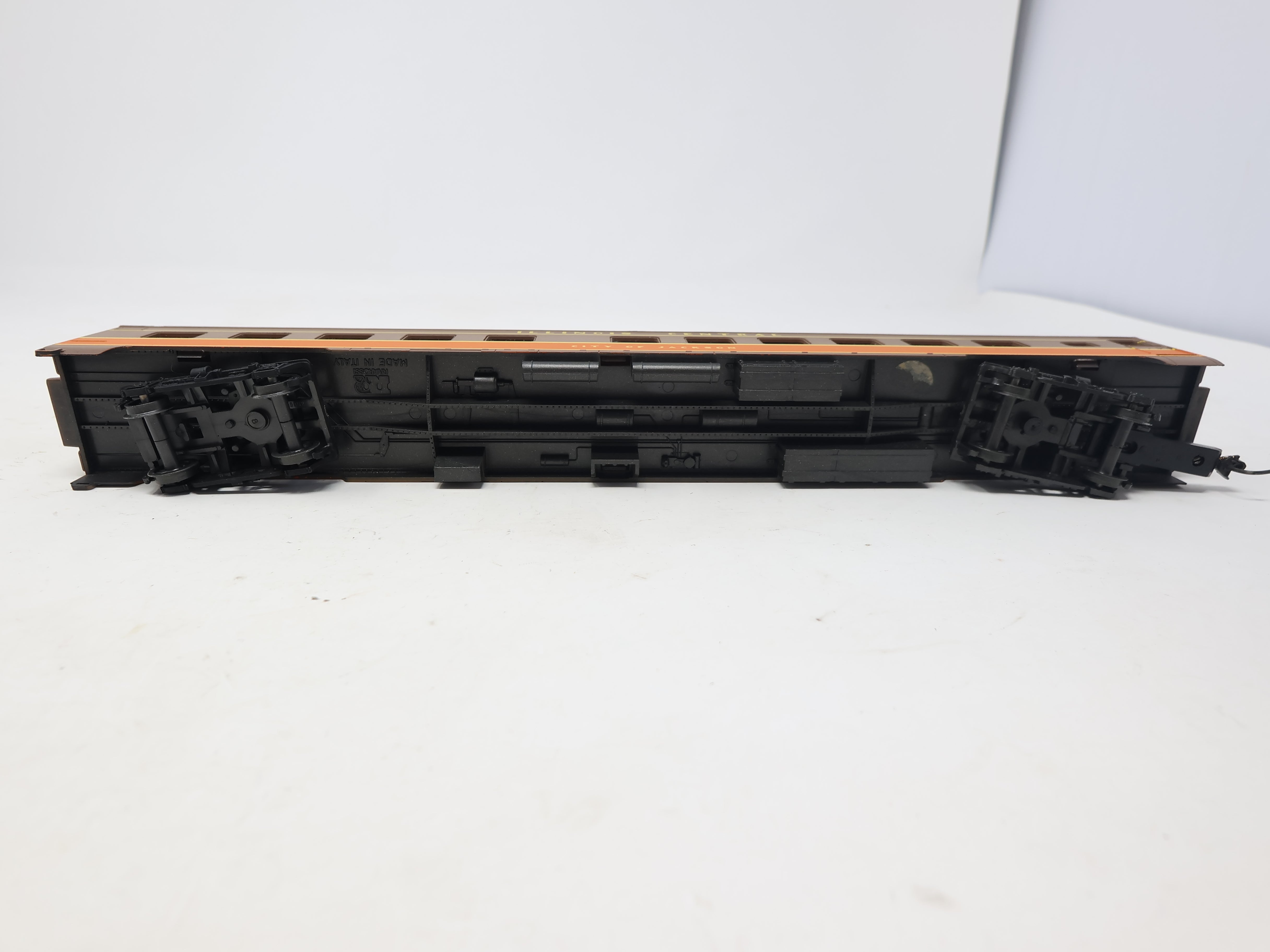 USED Rivarossi HO Scale, Passenger Car, Illinois Central , City of Jackson