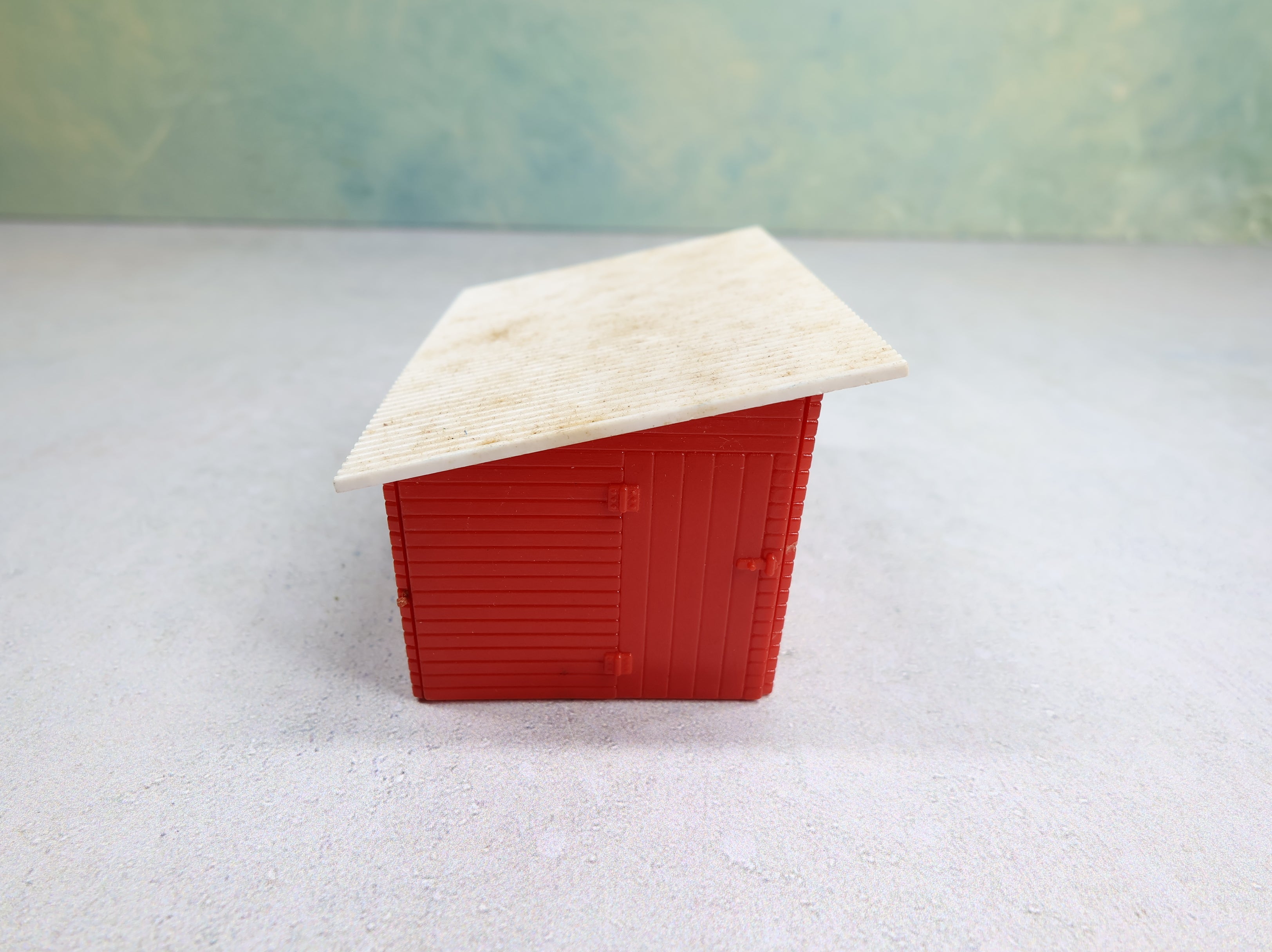 USED Bachmann Plasticville HO Scale Little Red Shed