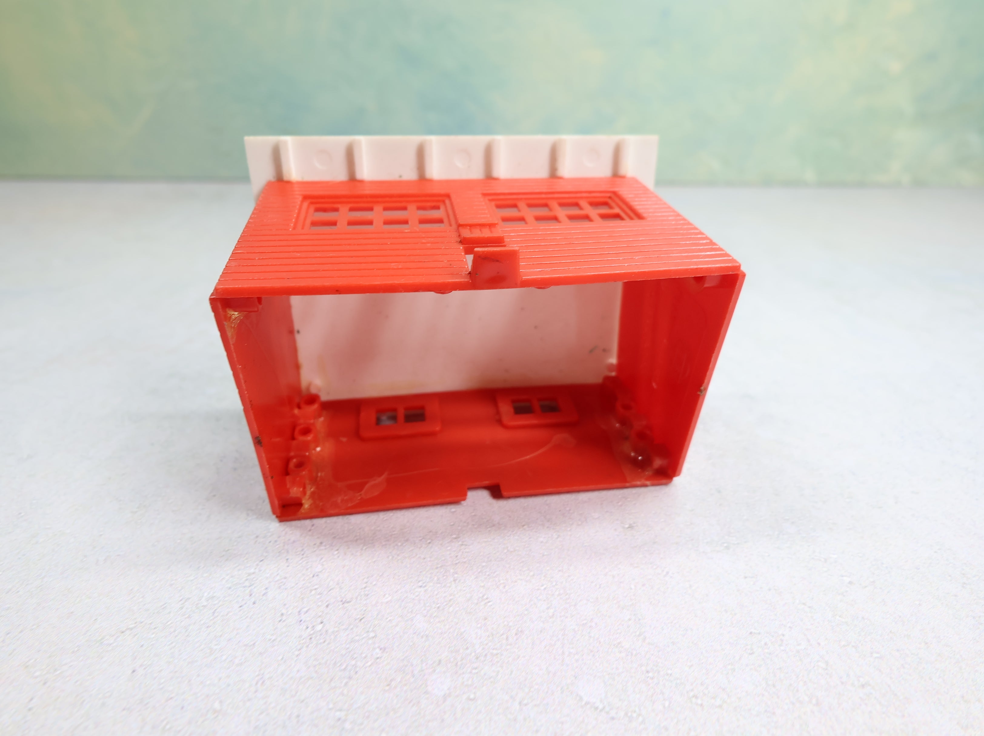 USED Bachmann Plasticville HO Scale Little Red Shed