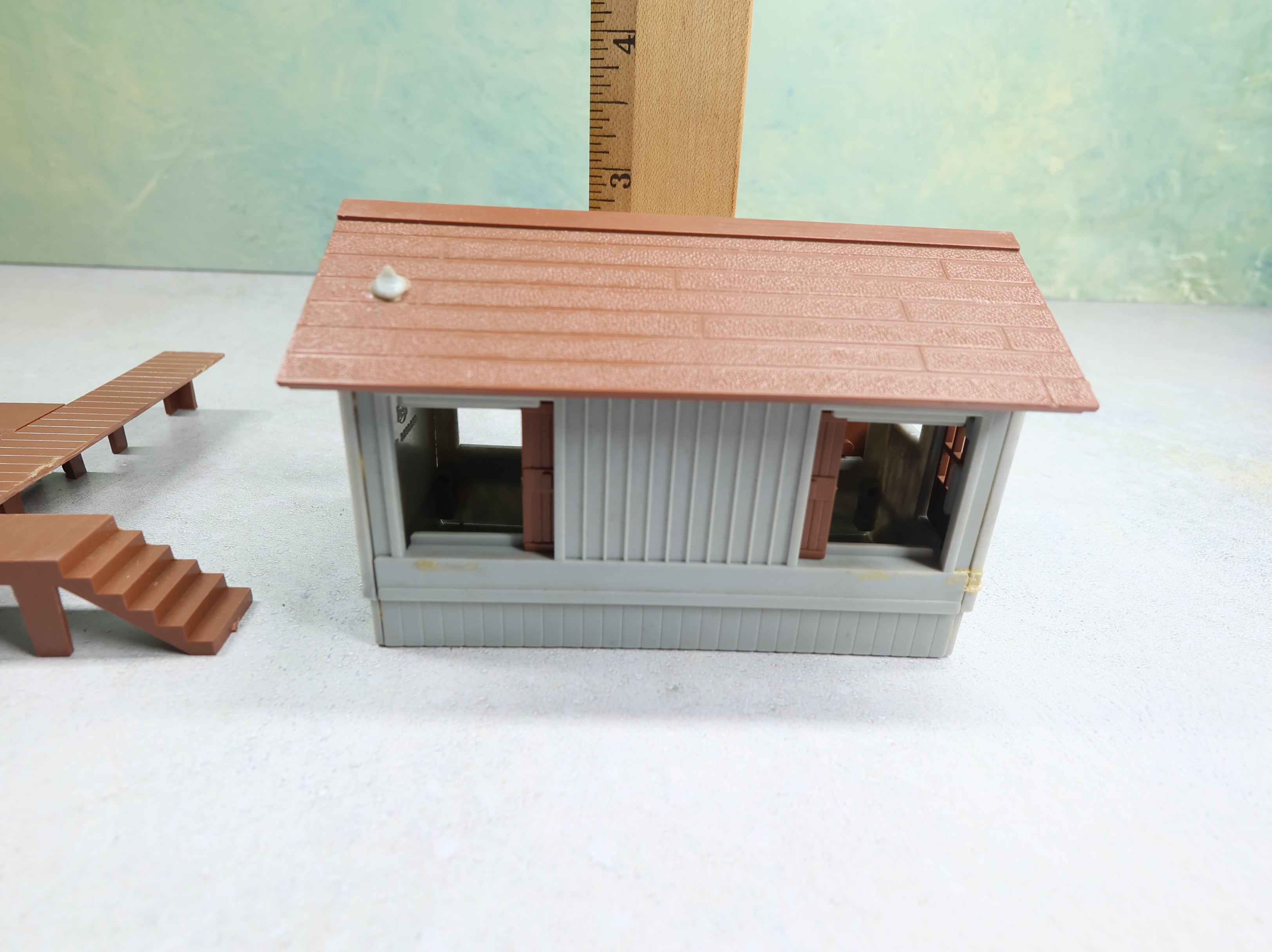 USED Bachmann Plasticville HO Scale Freight Station Loading Platform Building