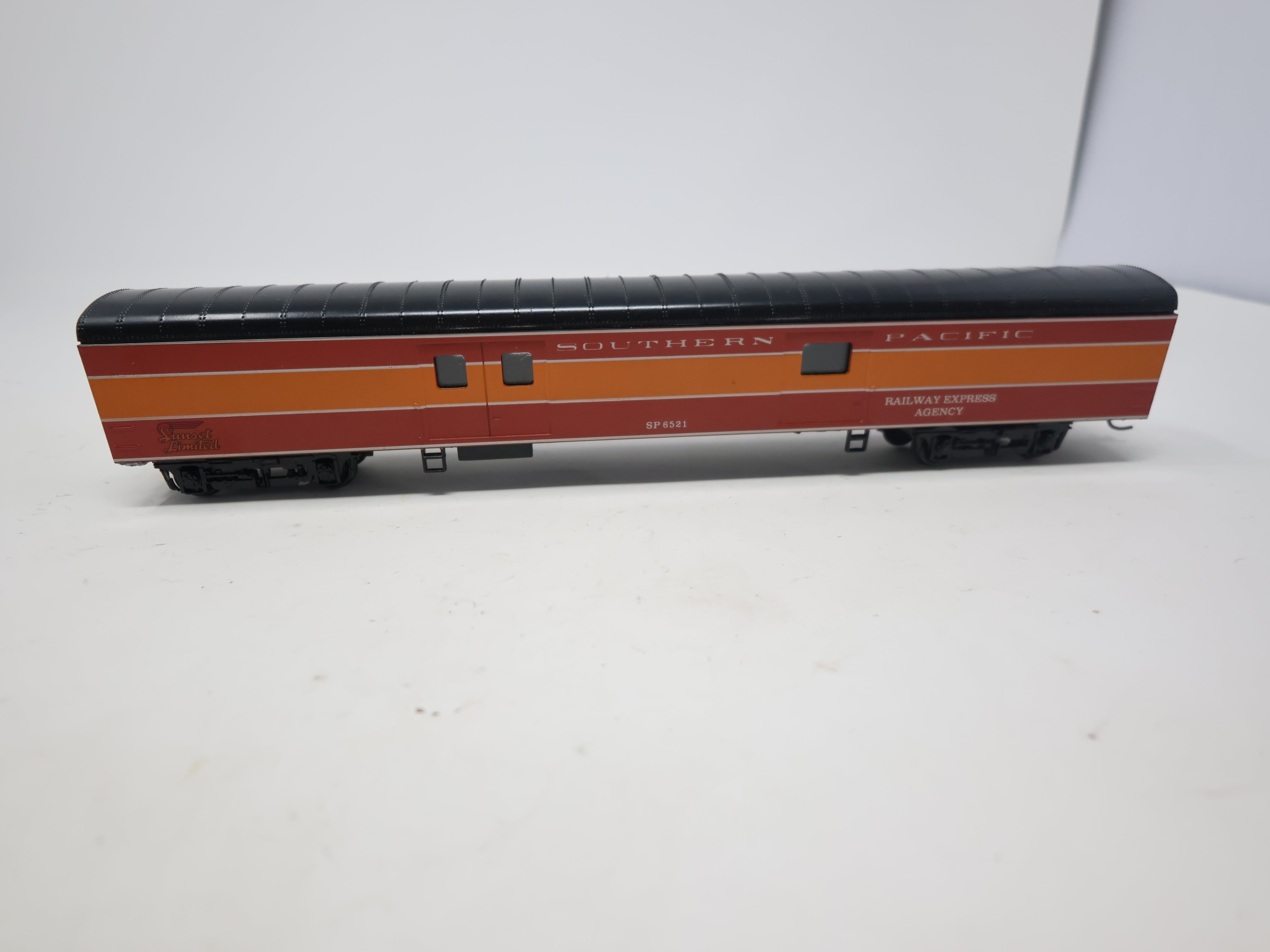 USED Con-Cor HO Scale, Passenger Car REA, Southern Pacific SP #6521