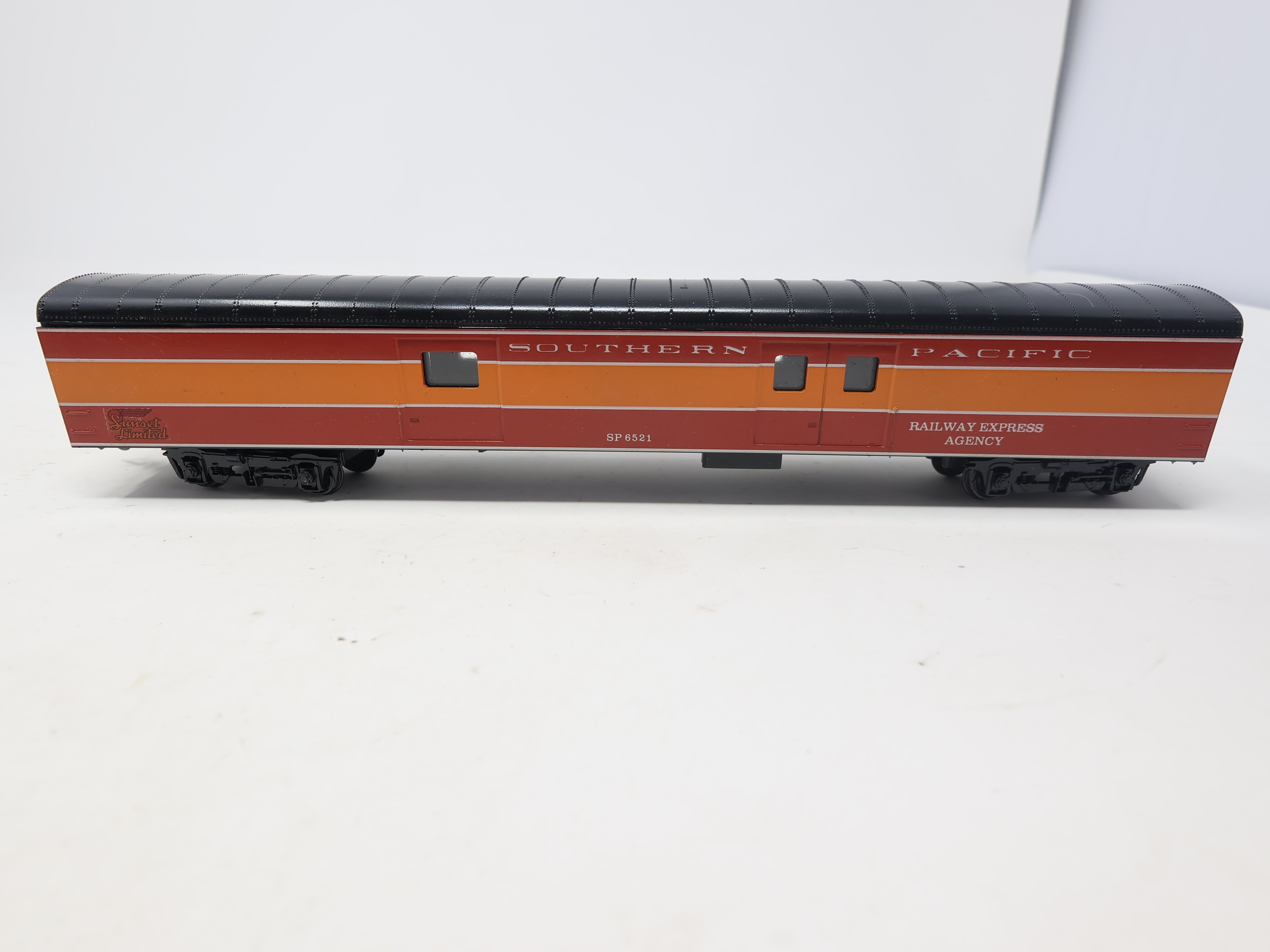 USED Con-Cor HO Scale, Passenger Car REA, Southern Pacific SP #6521