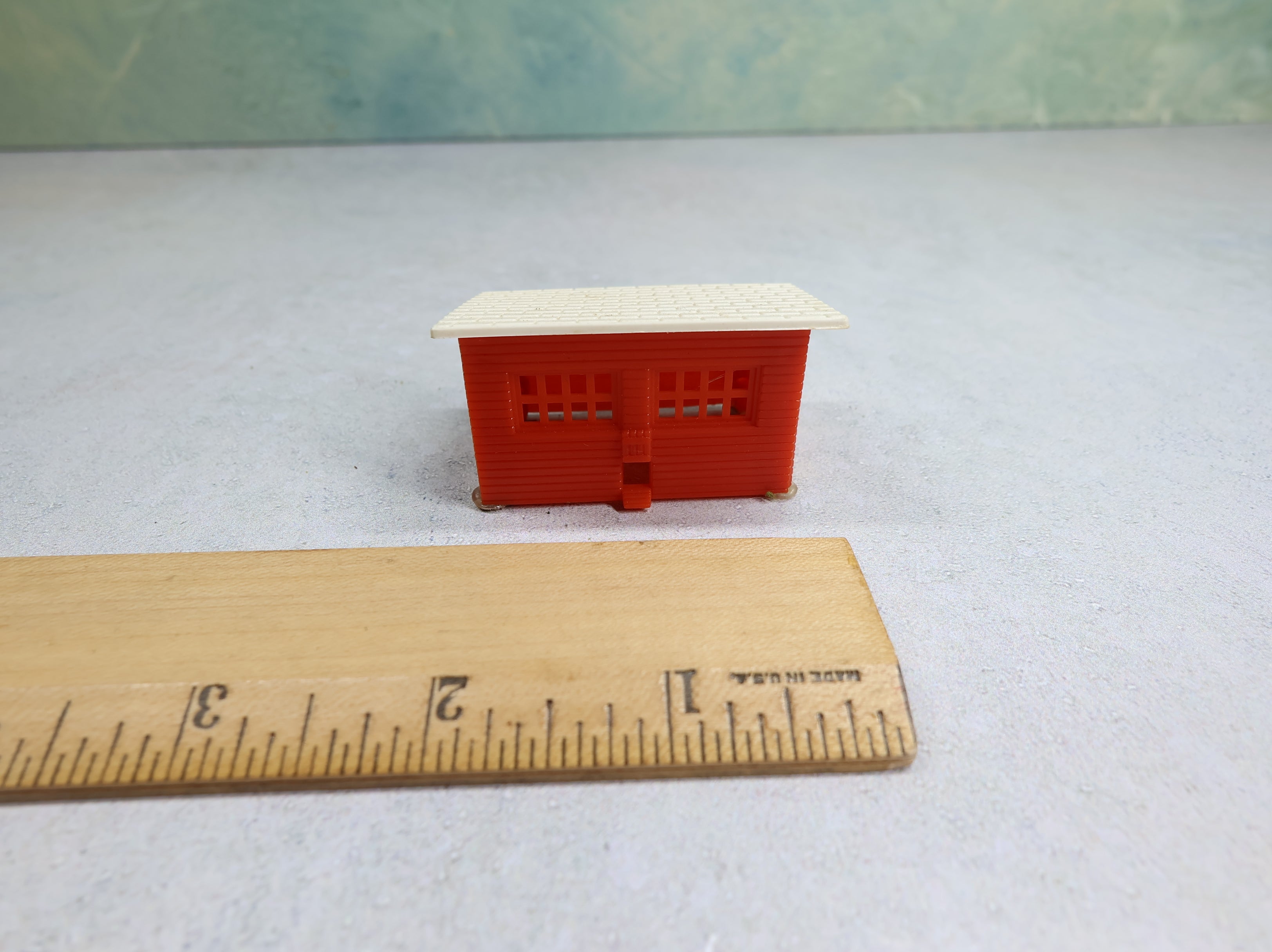 USED Bachmann Plasticville HO Scale Tiny Red Work Shed