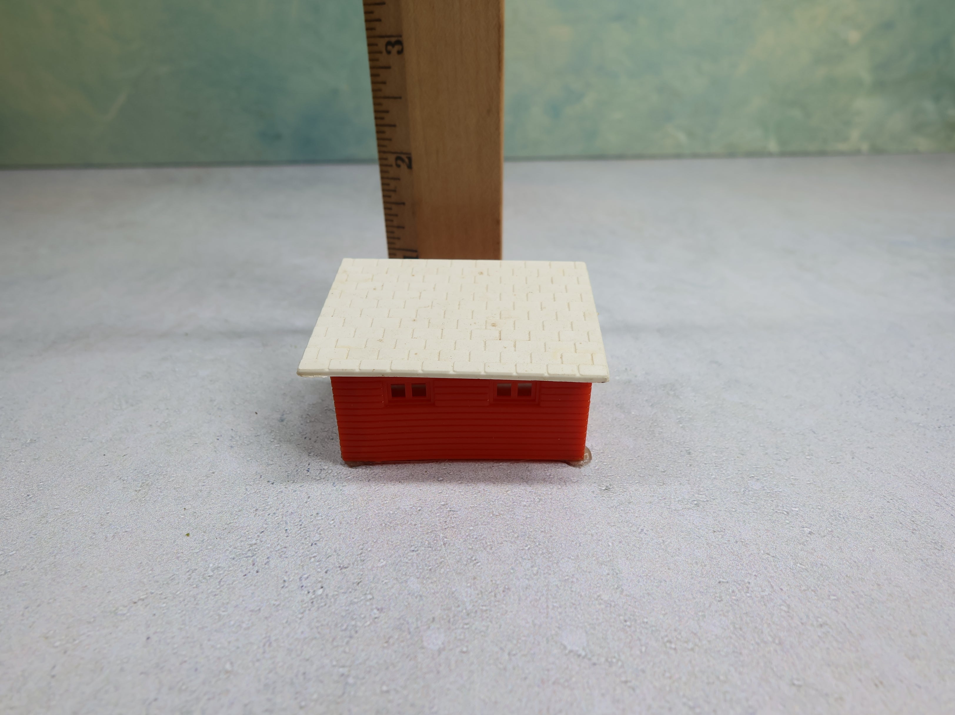 USED Bachmann Plasticville HO Scale Tiny Red Work Shed