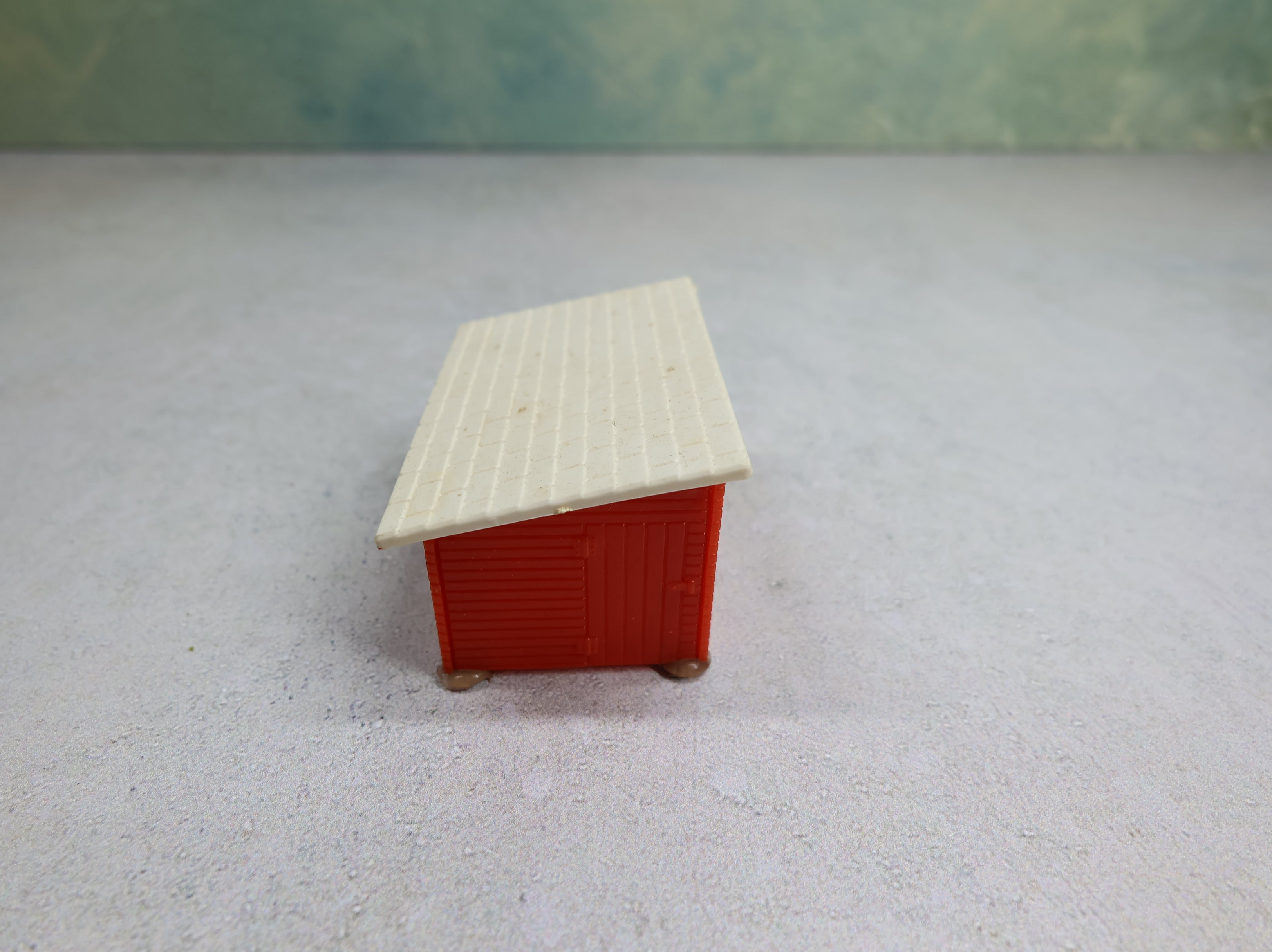 USED Bachmann Plasticville HO Scale Tiny Red Work Shed