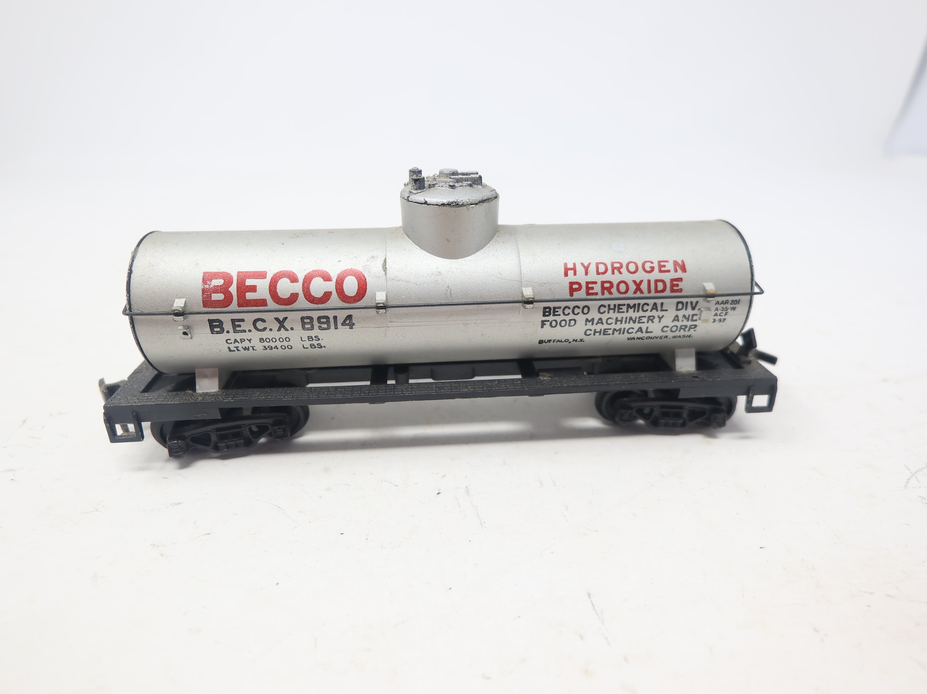 USED HO Scale Single Dome Tank Car Becco BECX #8914