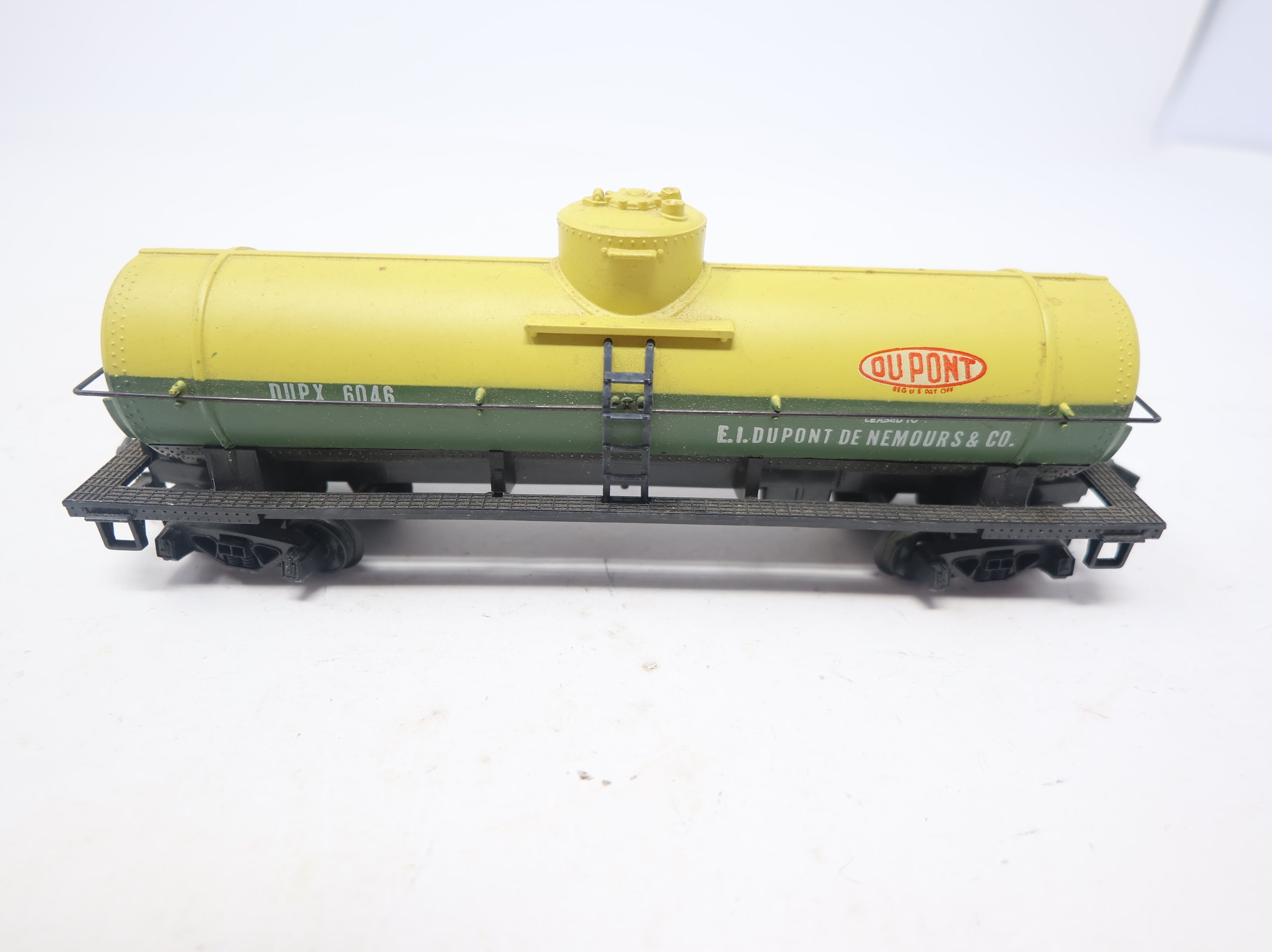 USED Tyco HO Scale Single Dome Tank Car Du Pont DUPX #6046