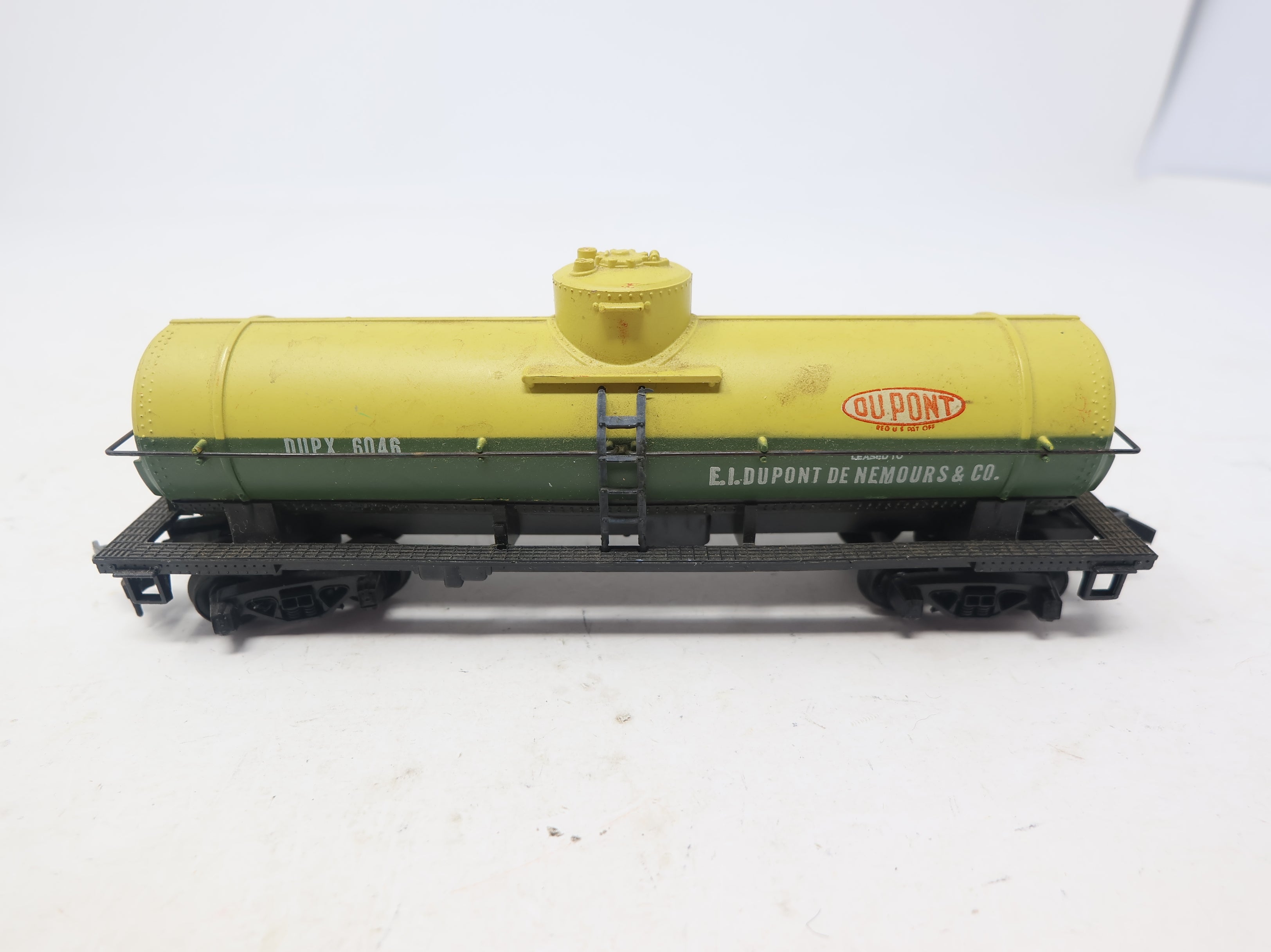 USED Tyco HO Scale Single Dome Tank Car Du Pont DUPX #6046