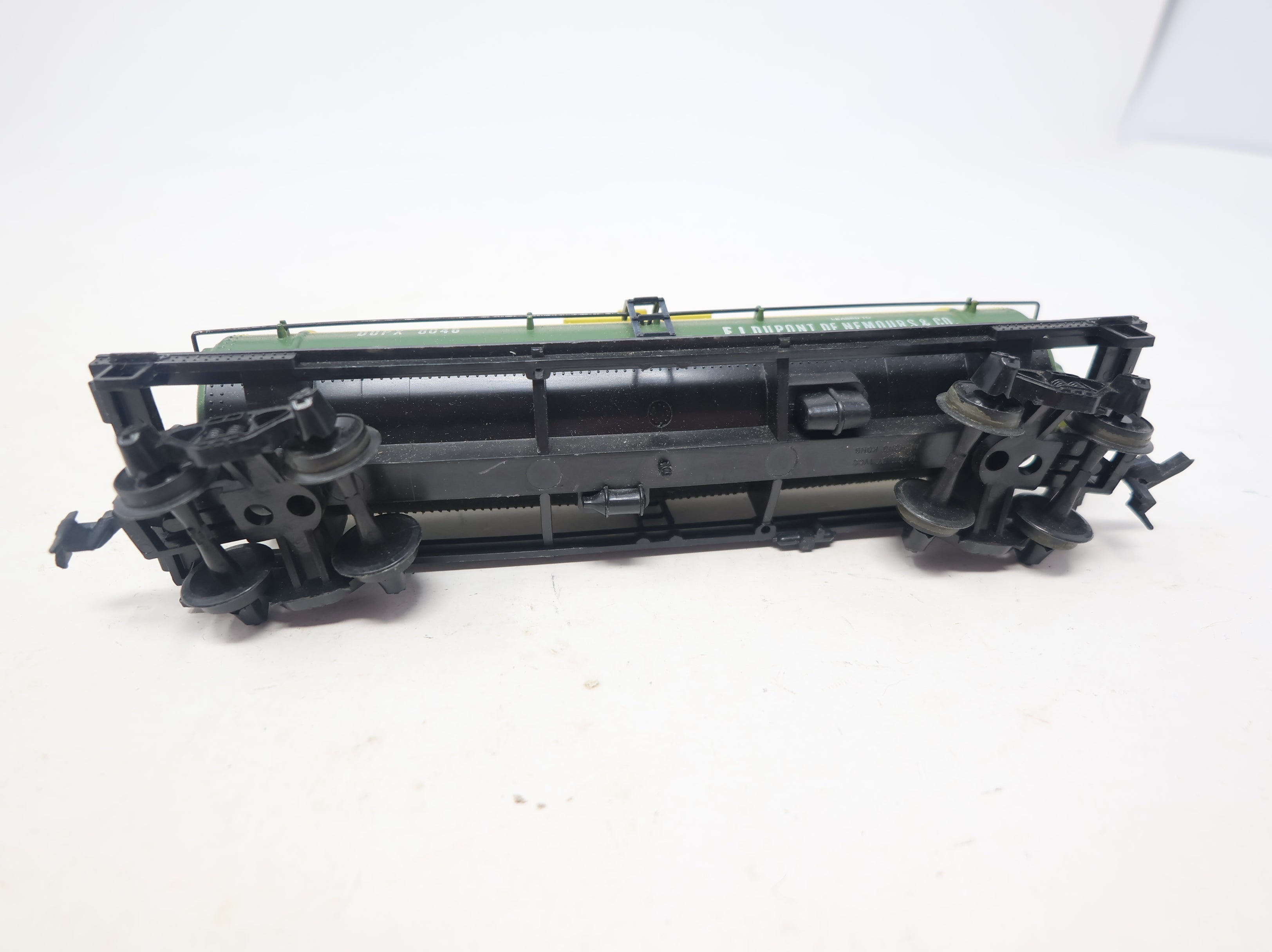 USED Tyco HO Scale Single Dome Tank Car Du Pont DUPX #6046