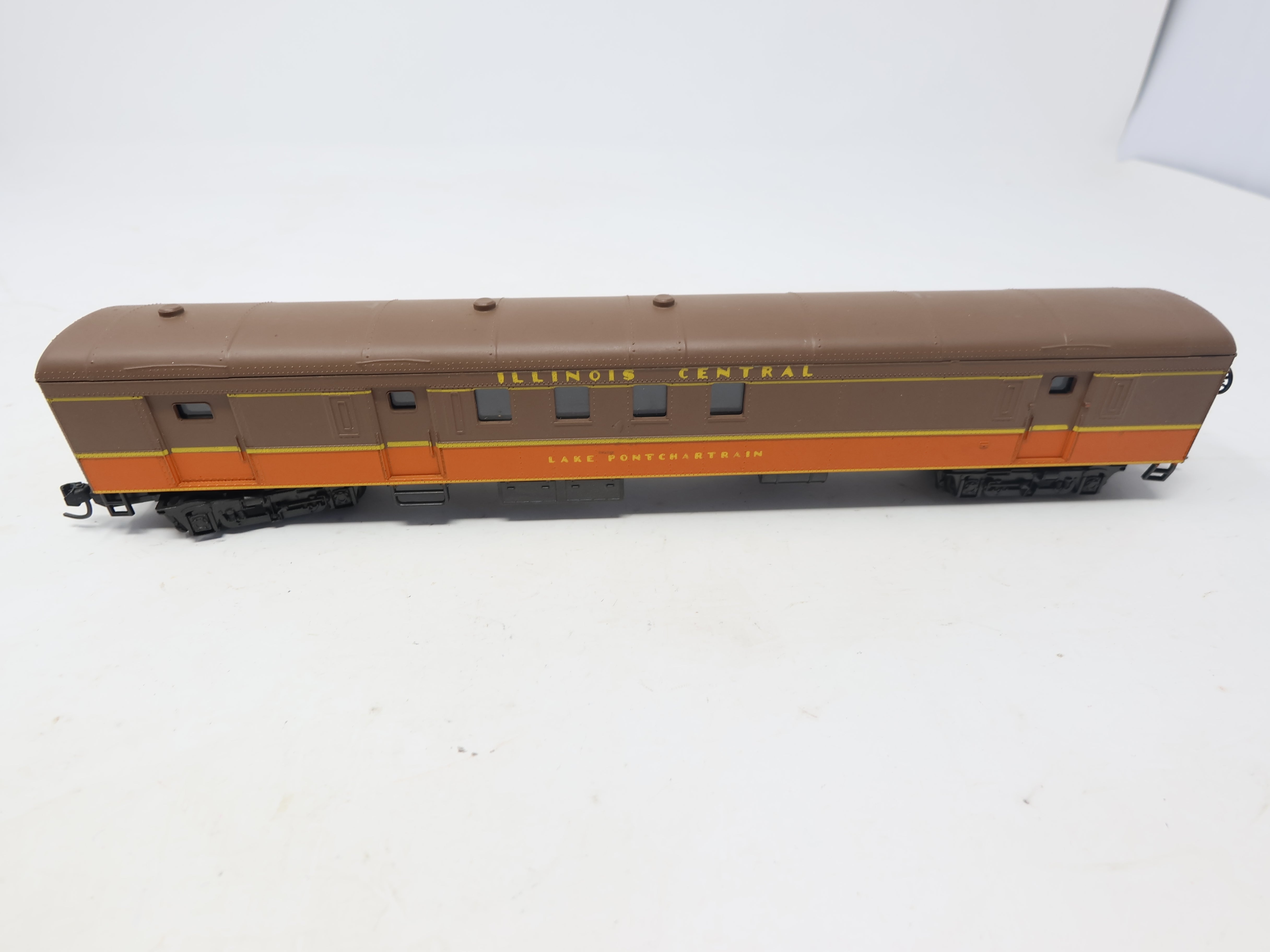 USED Rivarossi HO Scale, Passenger Car, Illinois Central , Lake Pontchartrain