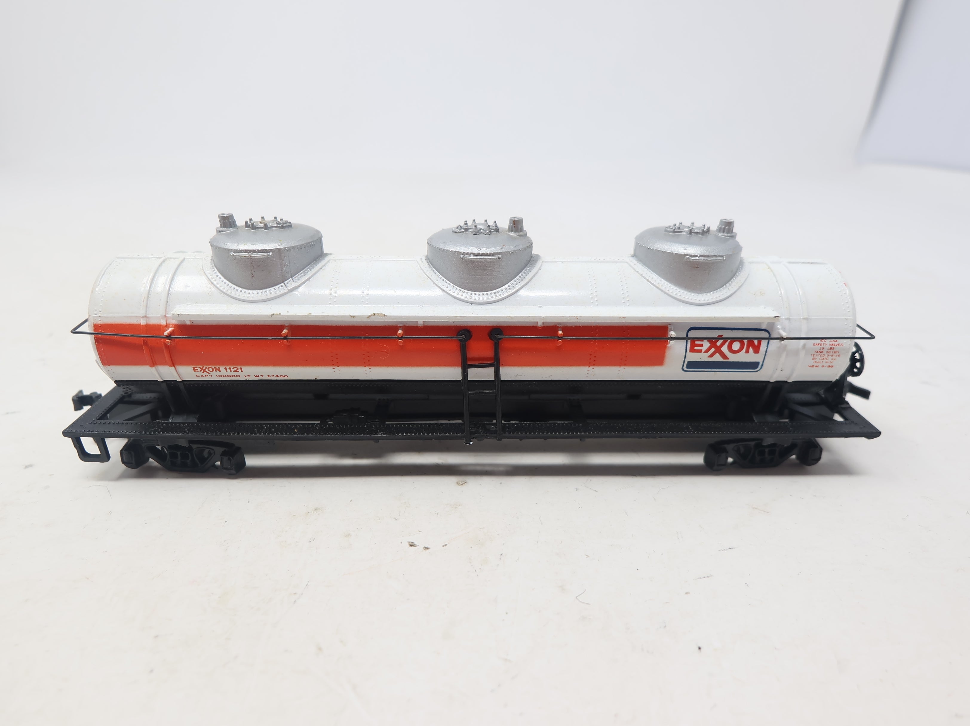 USED Bachmann HO Scale Triple Dome Tank Car Exxon #1121 Needs Work