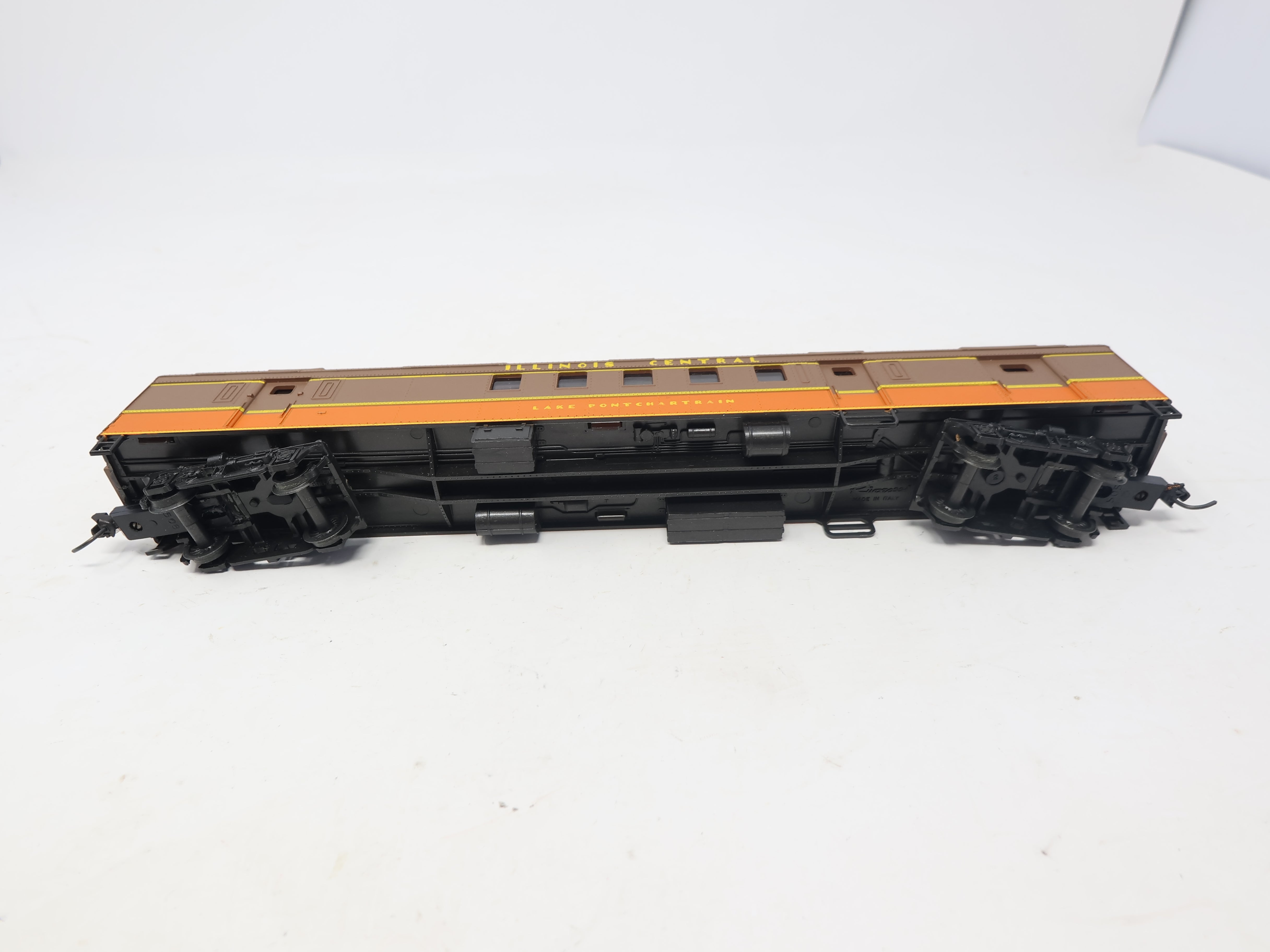 USED Rivarossi HO Scale, Passenger Car, Illinois Central , Lake Pontchartrain