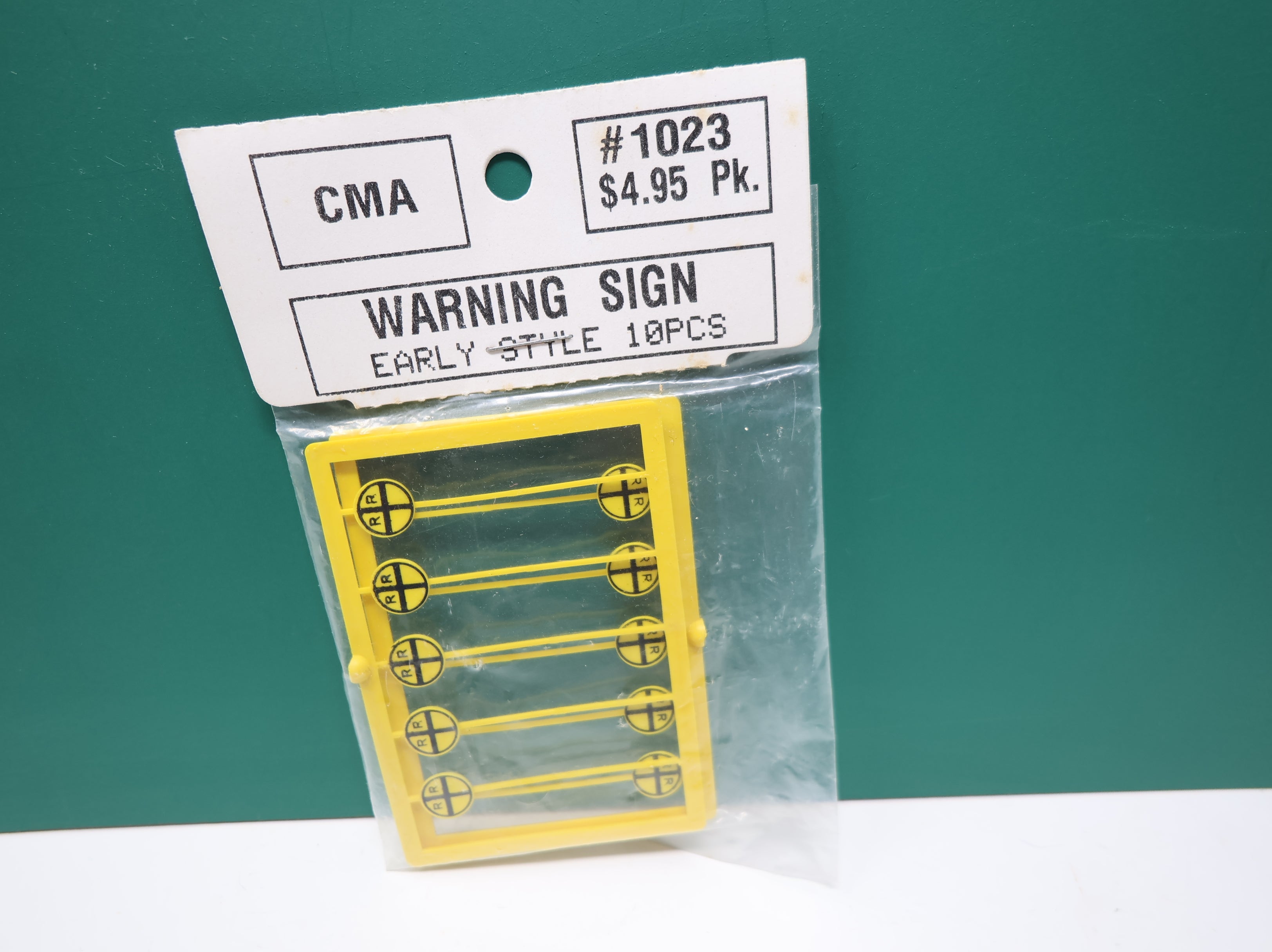 USED Creative Model Associates 1023 HO Scale Warning Sign Early Style (10 pcs)