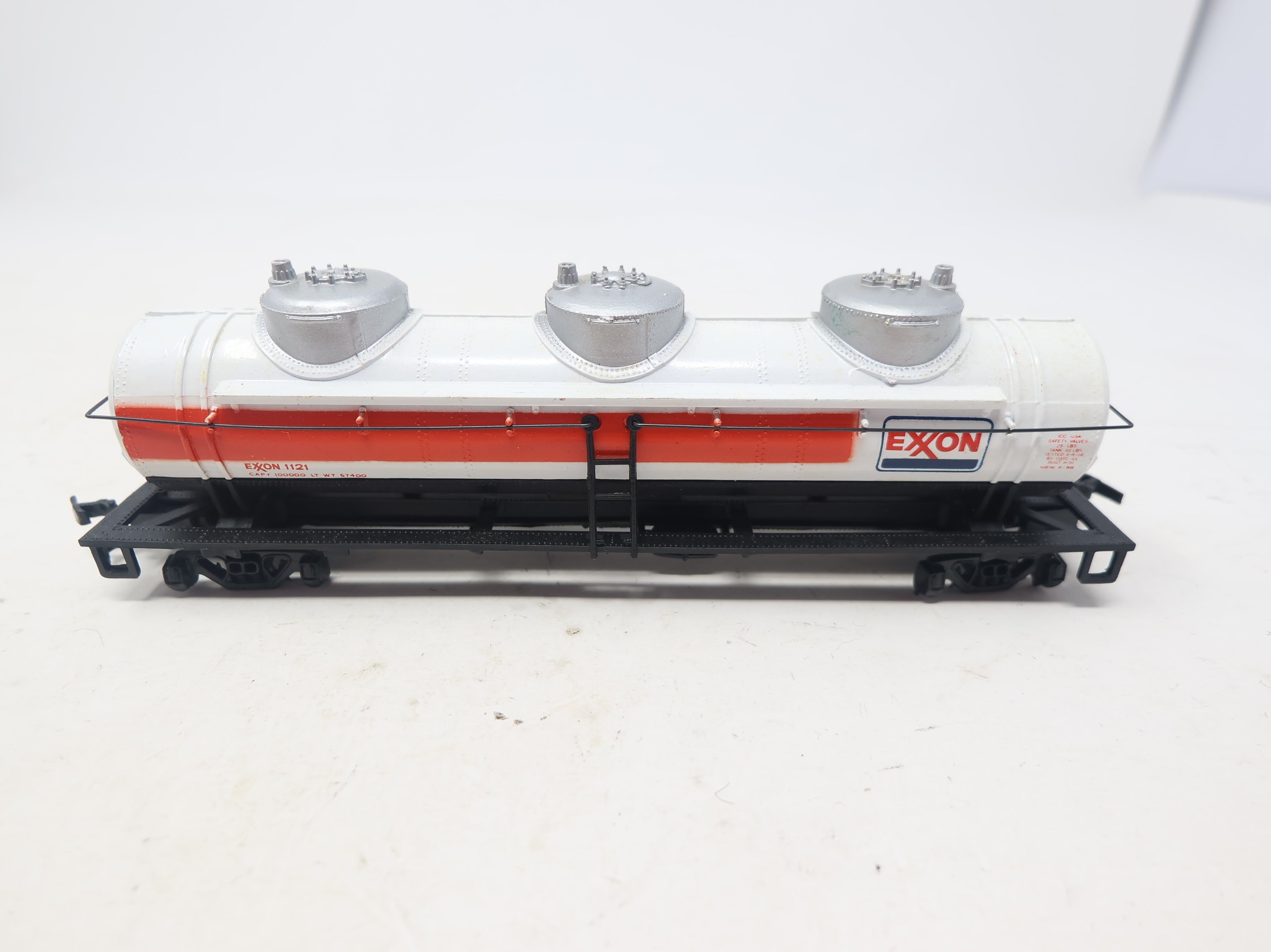 USED Bachmann HO Scale Triple Dome Tank Car Exxon #1121 Needs Work