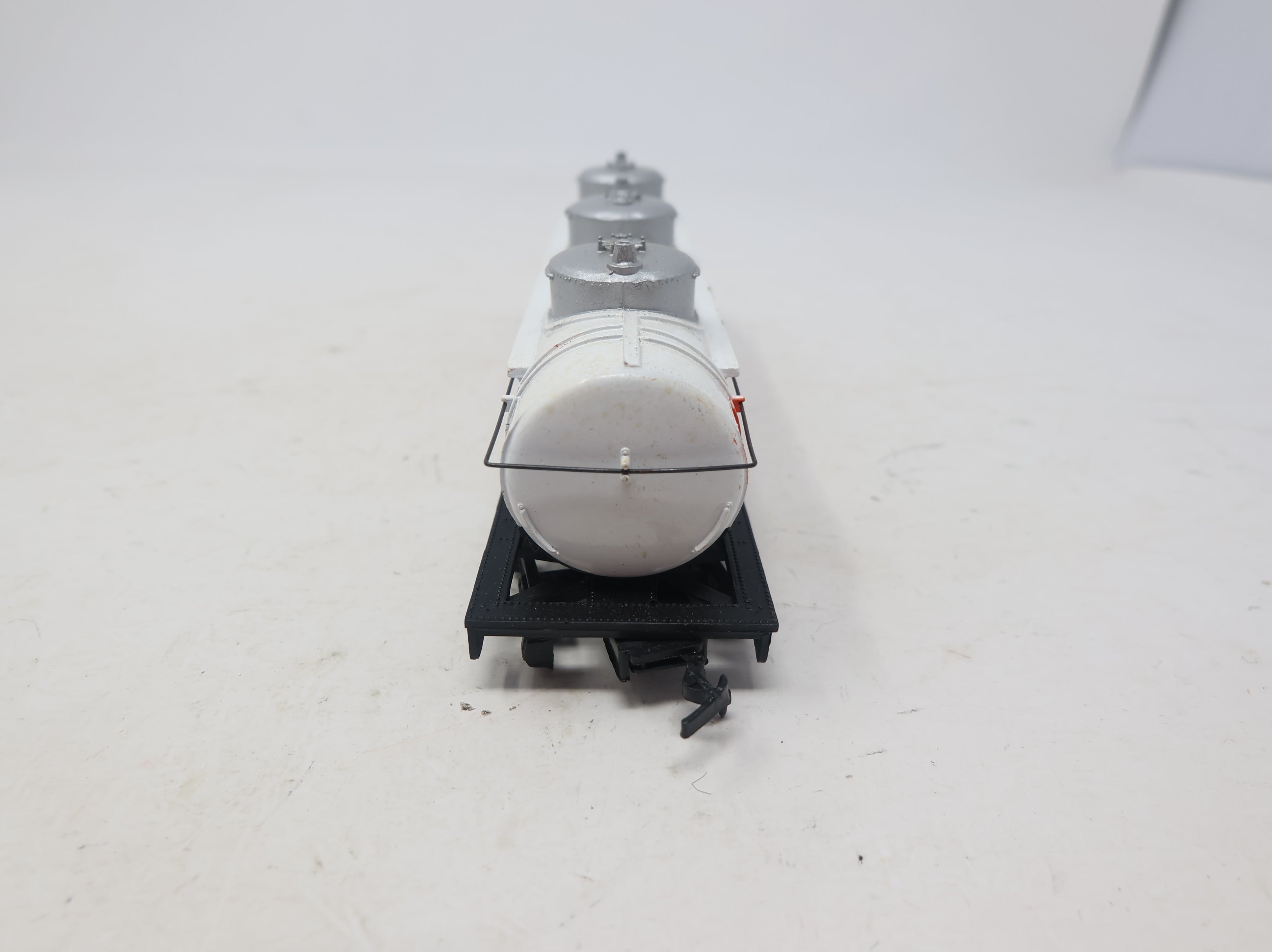 USED Bachmann HO Scale Triple Dome Tank Car Exxon #1121 Needs Work