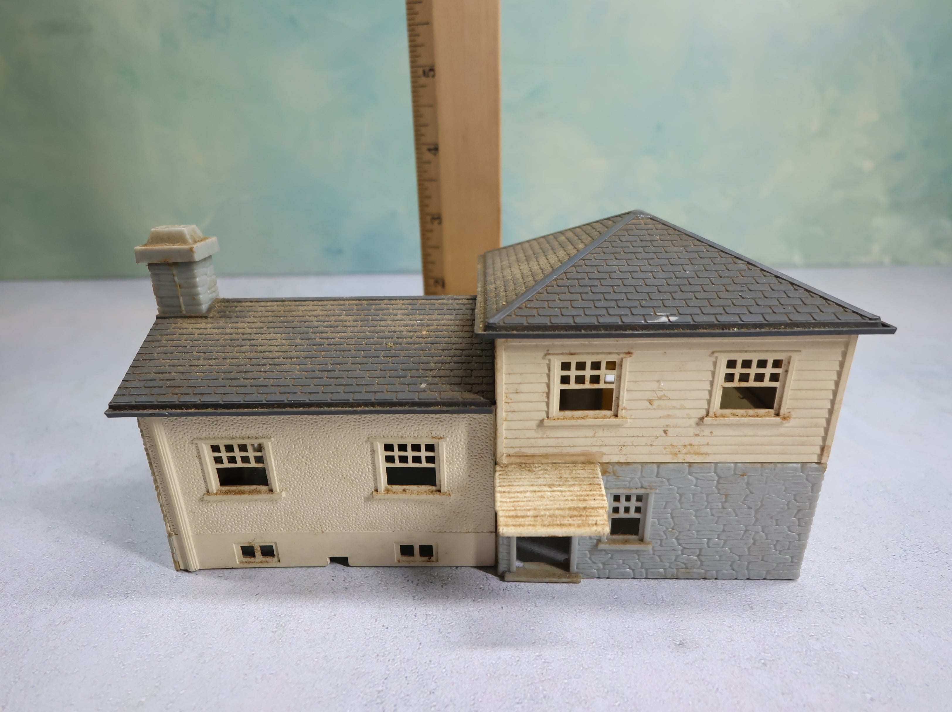 USED Bachmann Plasticville HO Scale Split Level House