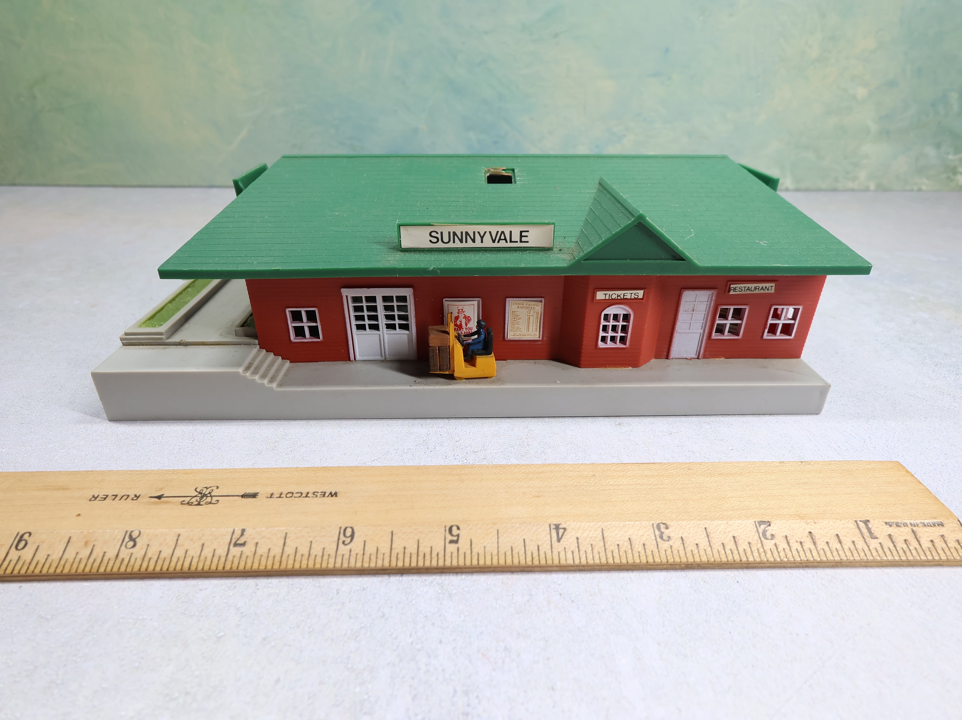 USED Bachmann HO Scale Sunnyvale Station