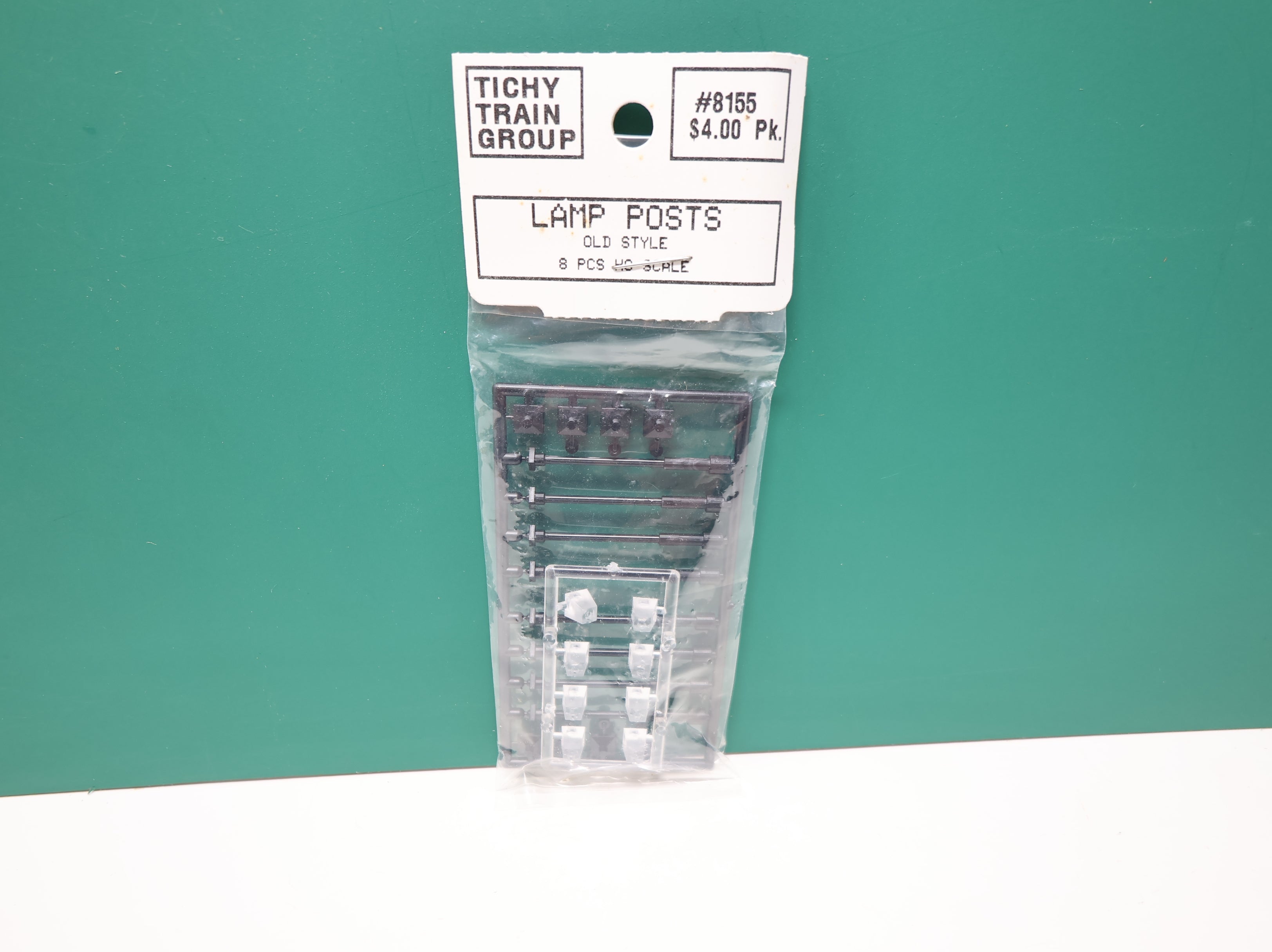 USED Tichy Train Group 8155 HO Scale Lamp Posts Old Style (8 pcs)