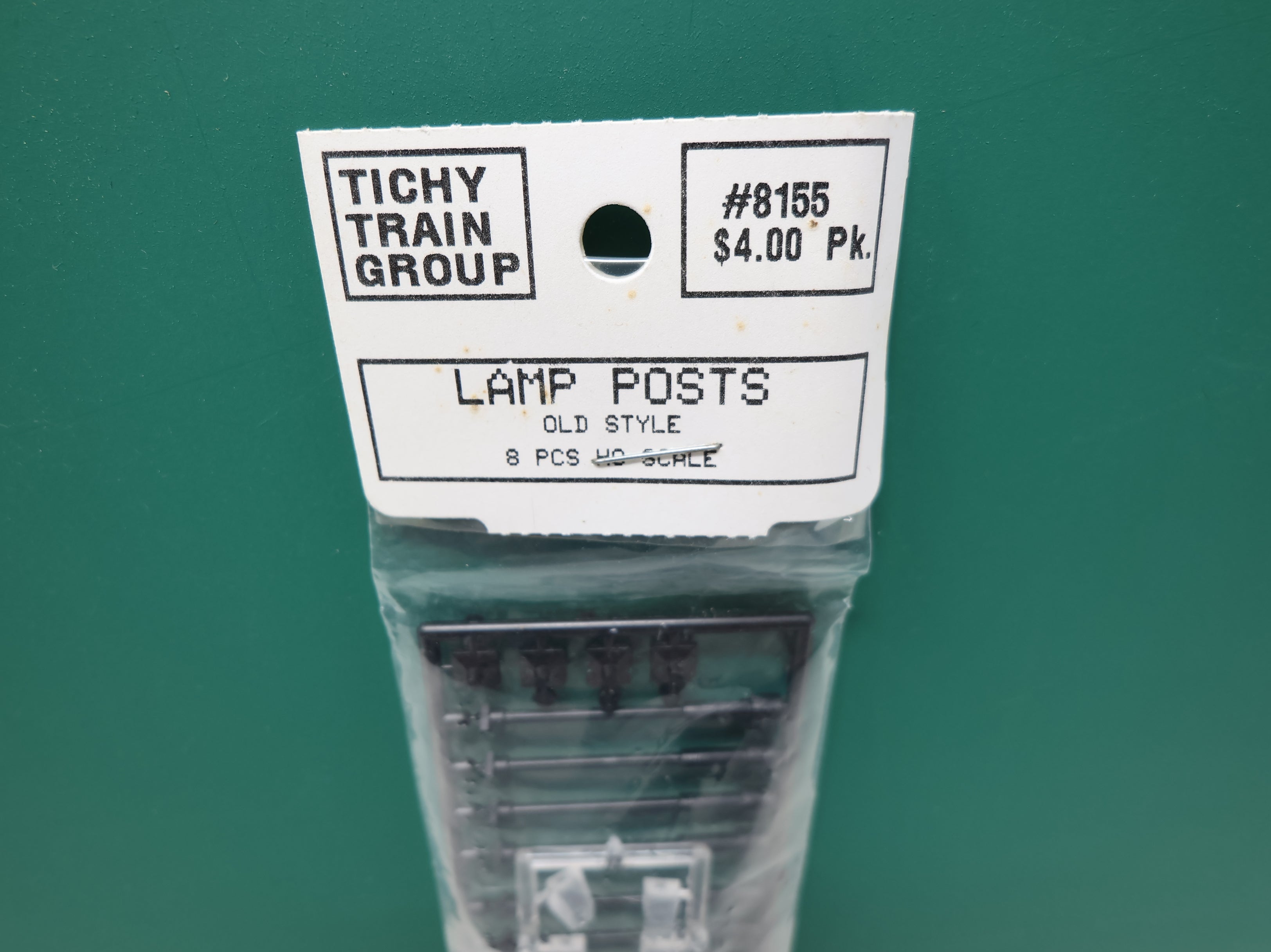 USED Tichy Train Group 8155 HO Scale Lamp Posts Old Style (8 pcs)