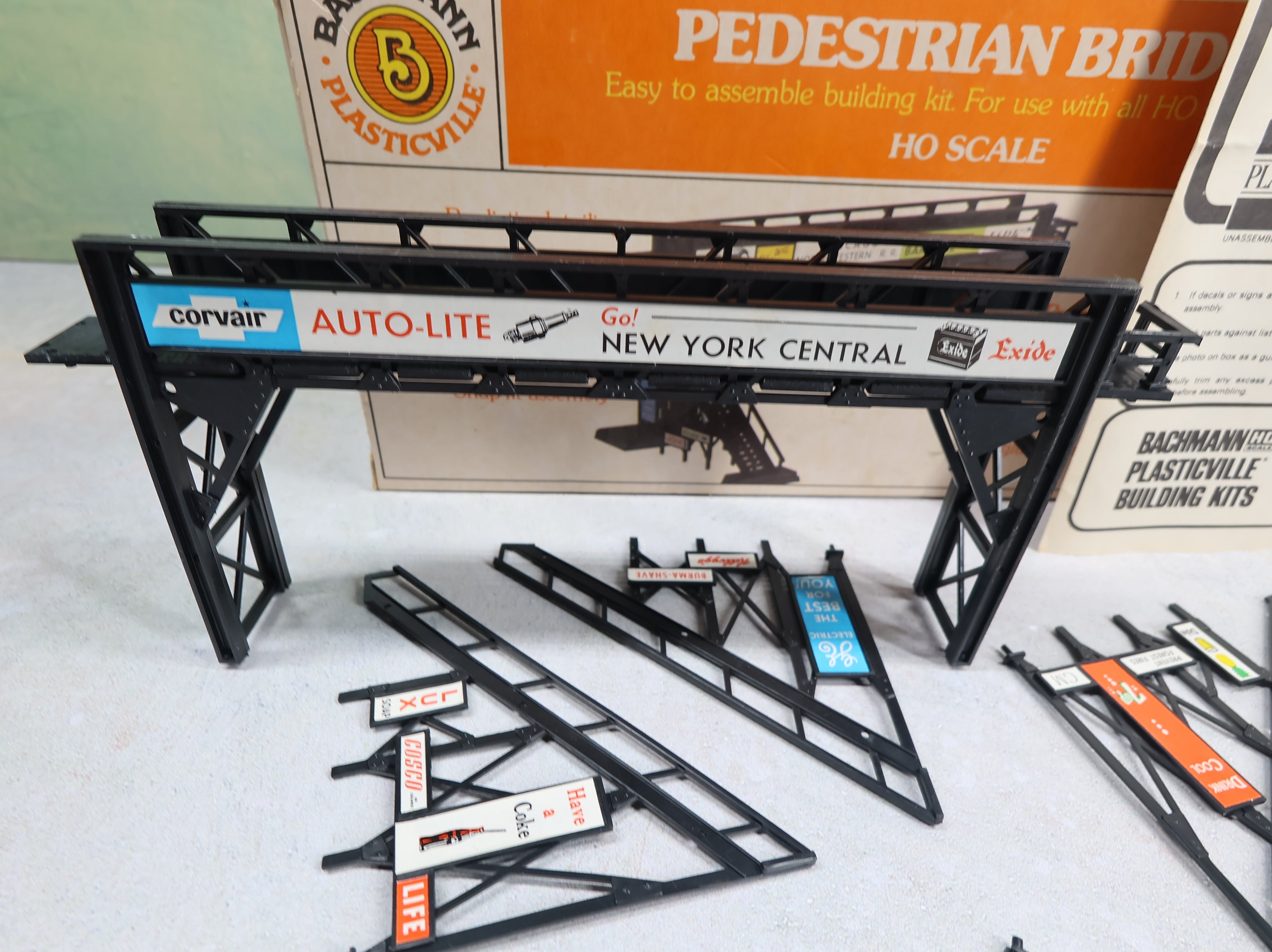 USED Bachmann Plasticville 2672 HO Scale Pedestiran Bridge KIT