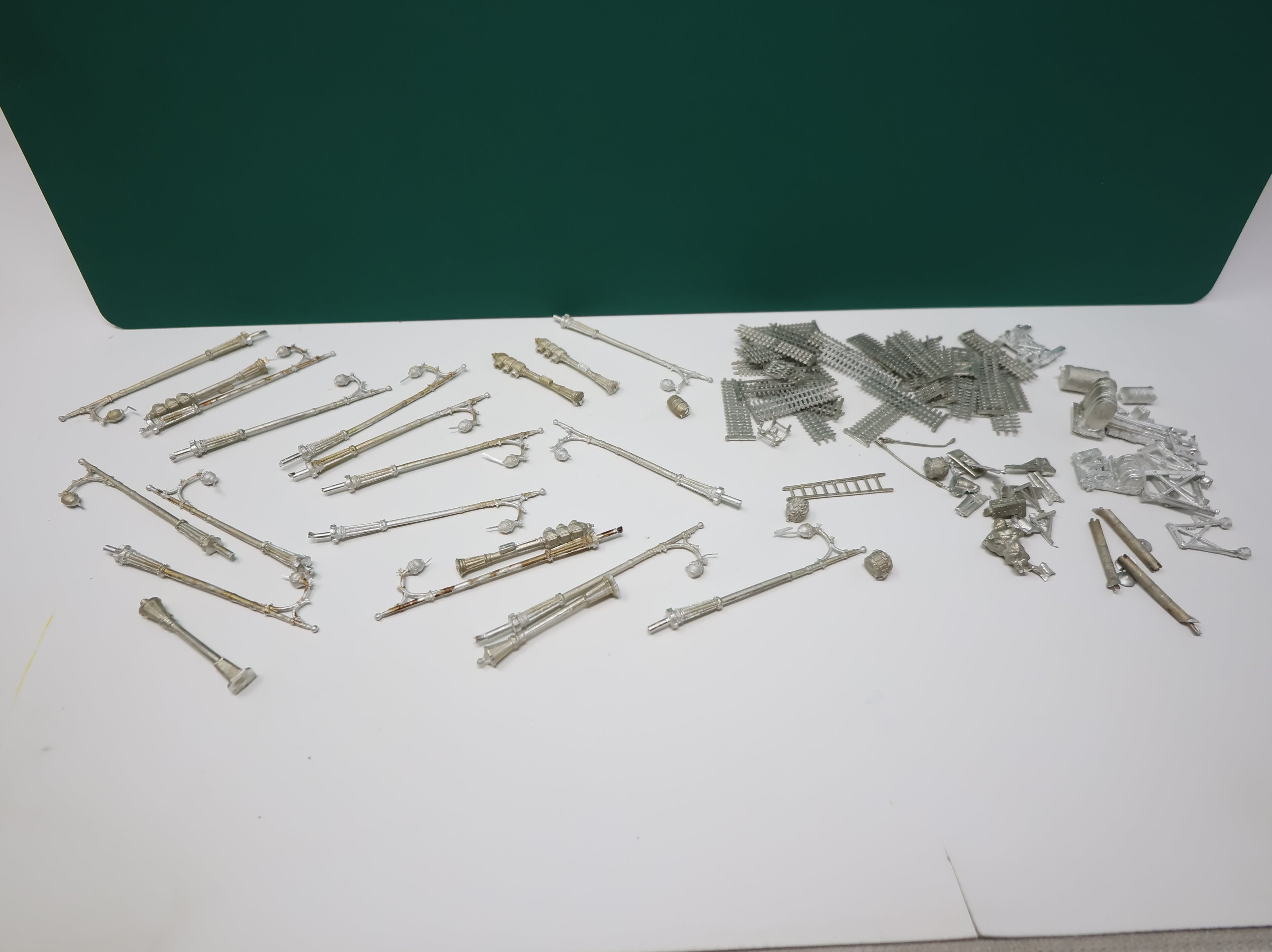 USED HO Scale Lot of Metal Detail Parts, Street Lights, Fencing and more