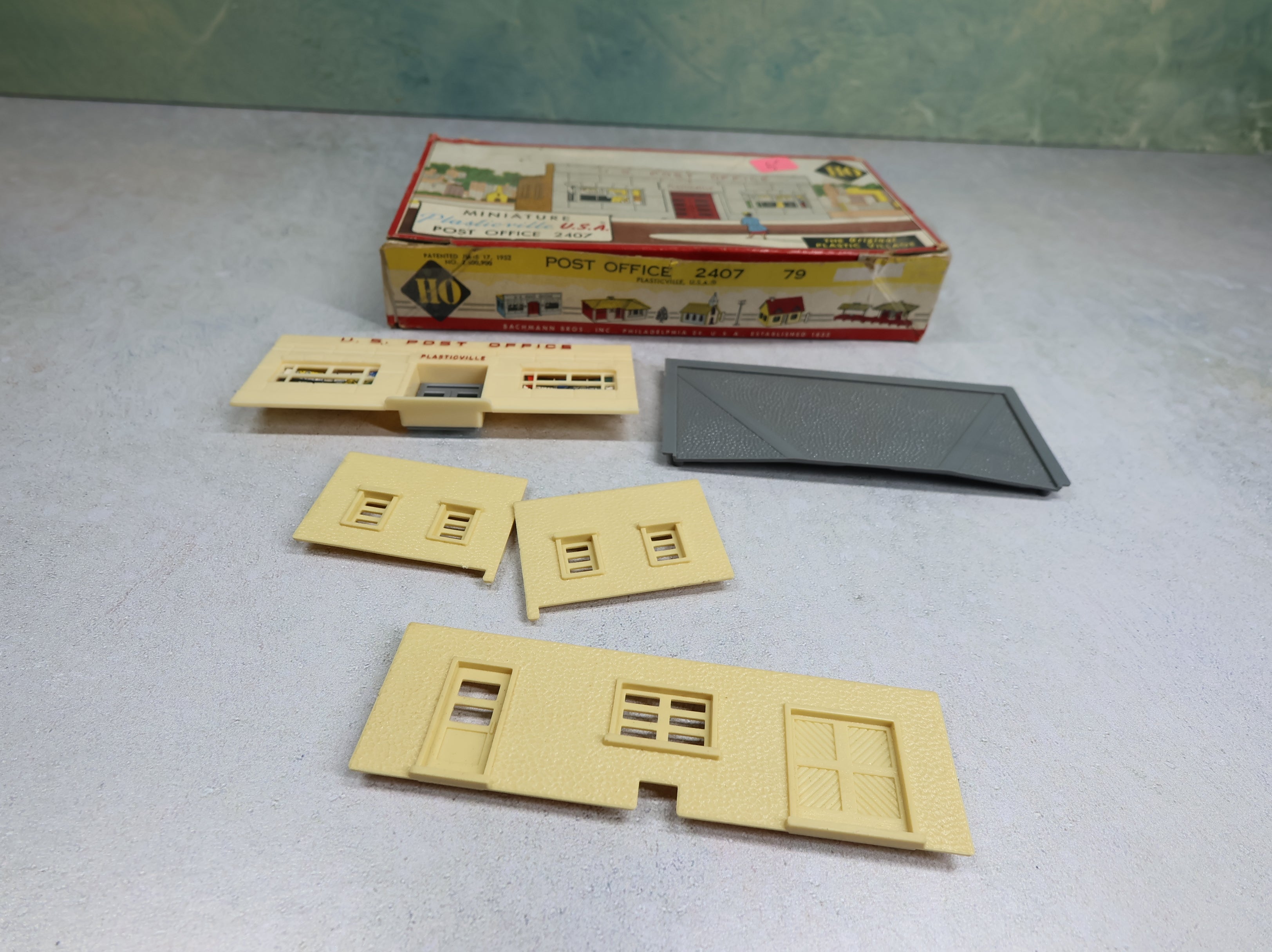 USED Bachmann Plasticville 2407 HO Scale Post Office KIT