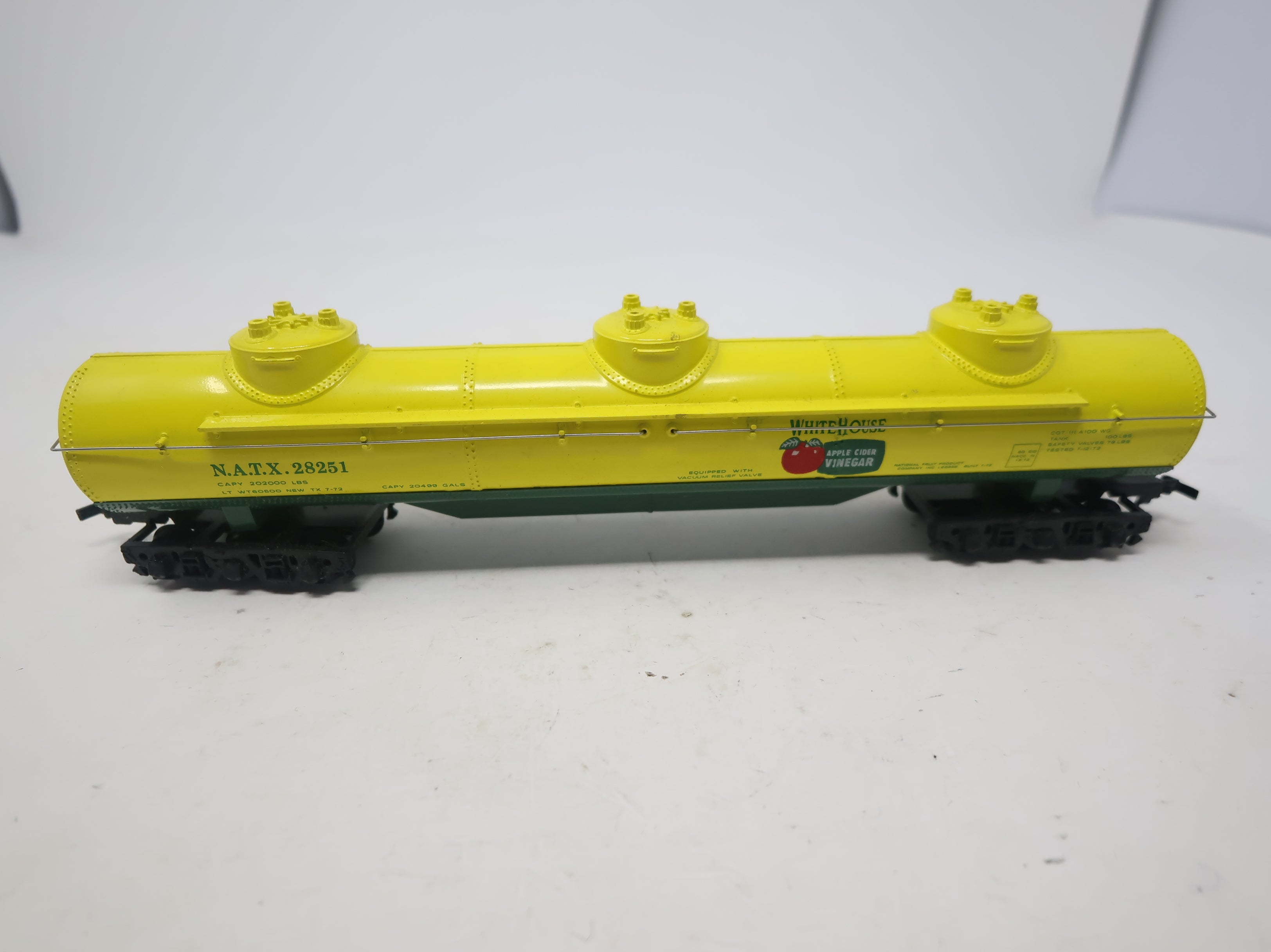 USED Bachmann HO Scale Large Triple Dome Tank Car White House Vinegar NATX #28251