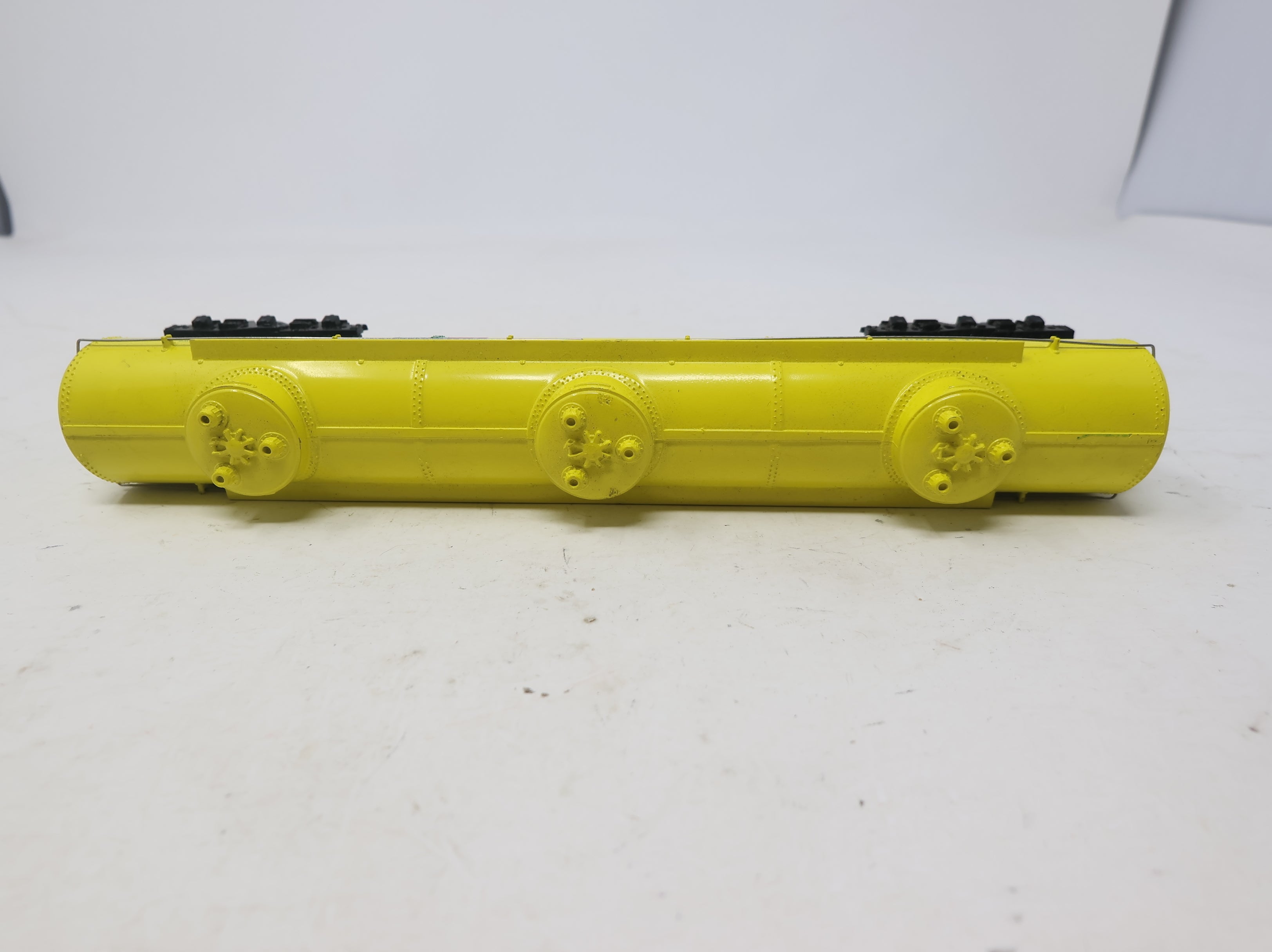 USED Bachmann HO Scale Large Triple Dome Tank Car White House Vinegar NATX #28251